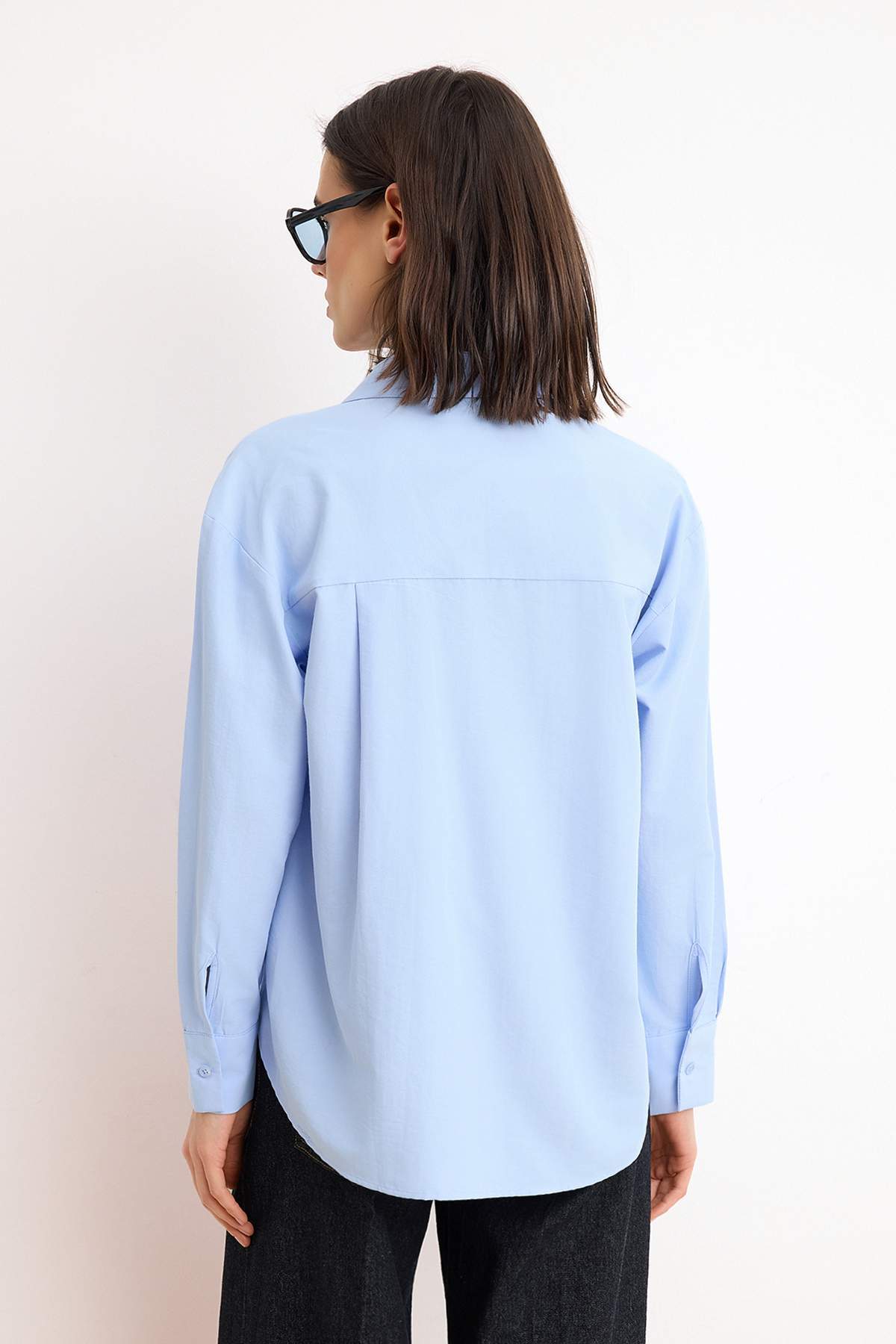 Trendyolmilla  Mavi Tek Cepli Boyfriend/Geniş Kalıp Pamuklu Dokuma Gömlek TWOAW20GO0115 - Görsel 4