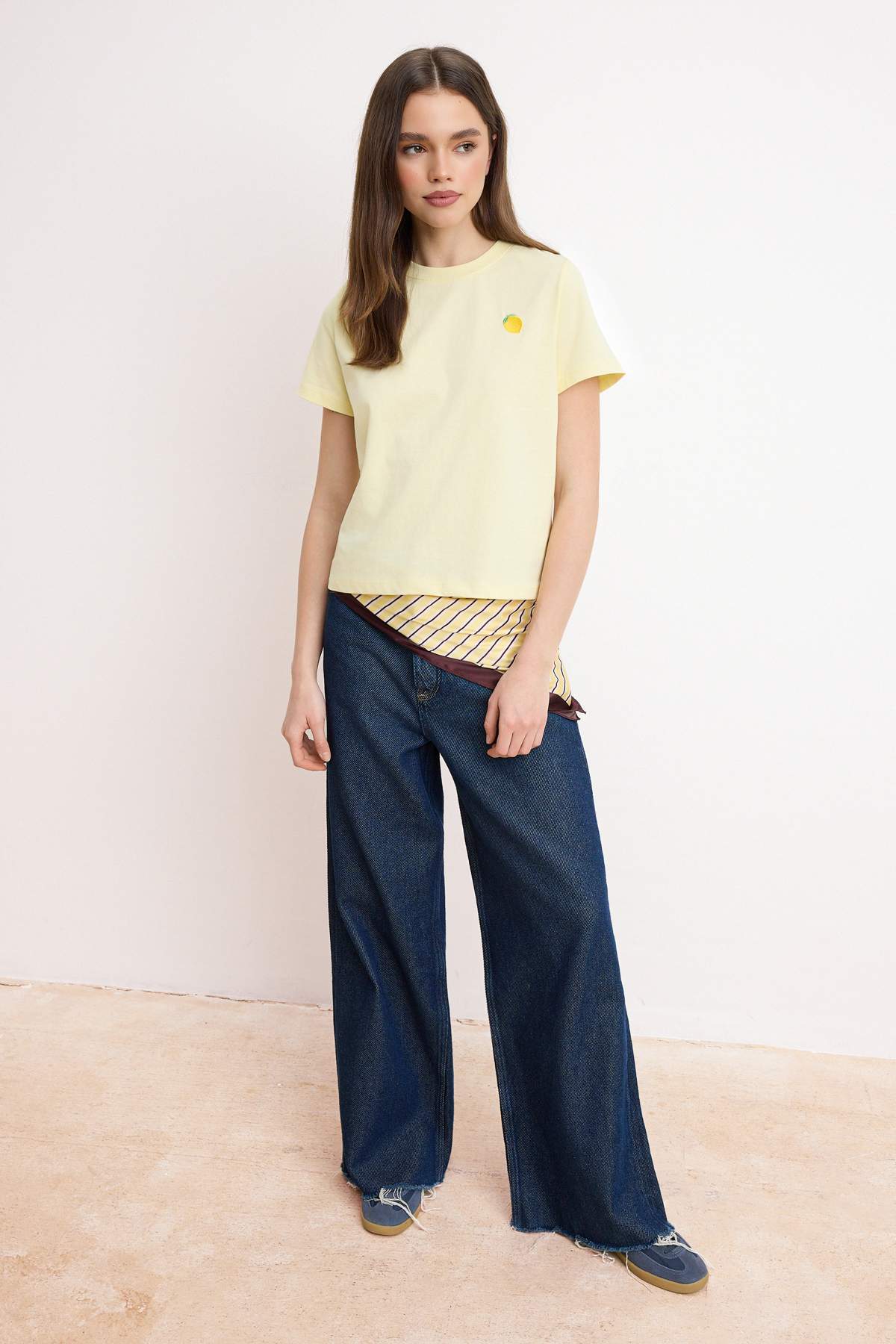 Trendyolmilla  Sarı Regular/Normal Kalıp Kısa Kollu Nakışlı Tok %100 Pamuk Örme T-shirt TWOSS26TS00232 - Görsel 2