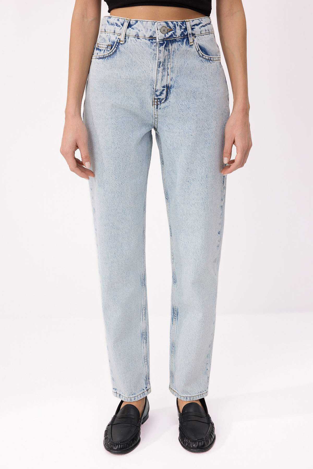 Trendyolmilla  Açık Mavi Yüksek Bel Mom %100 Pamuk Non-Stretch Jeans TWOSS23JE00085 - Görsel 4