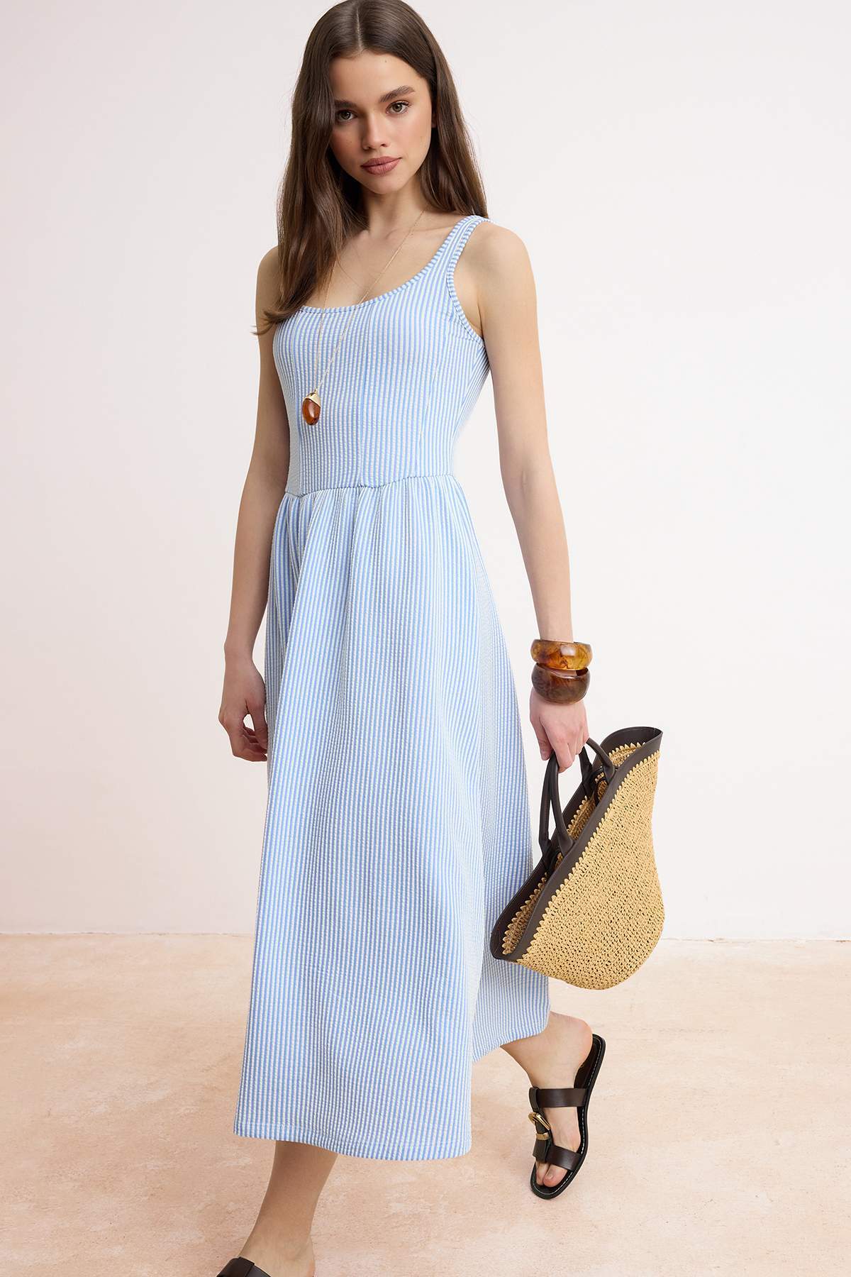 Trendyolmilla  Mavi Çizgili Belden Açılan Havuz Yaka Kalın Askılı Kolsuz Dokulu Örme Elbise TWOSS26EL00469
