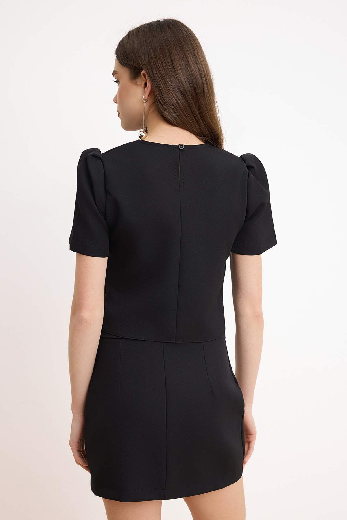 Trendyolmilla  Siyah Balon Kol Bluz Mini Etek Dokuma Alt - Üst Takım TWOSS26AU00106 - Görsel 4