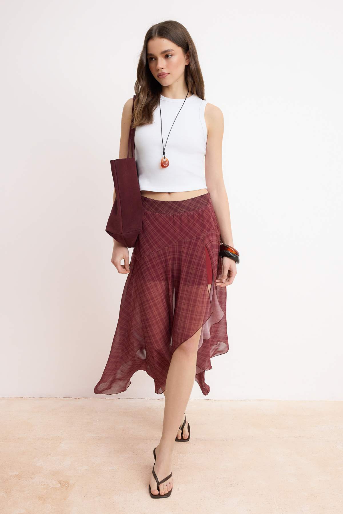 Trendyolmilla  Bordo Şifon Ekoseli Asimetrik Mini Etek TWOSS26ET00161 - Görsel 2