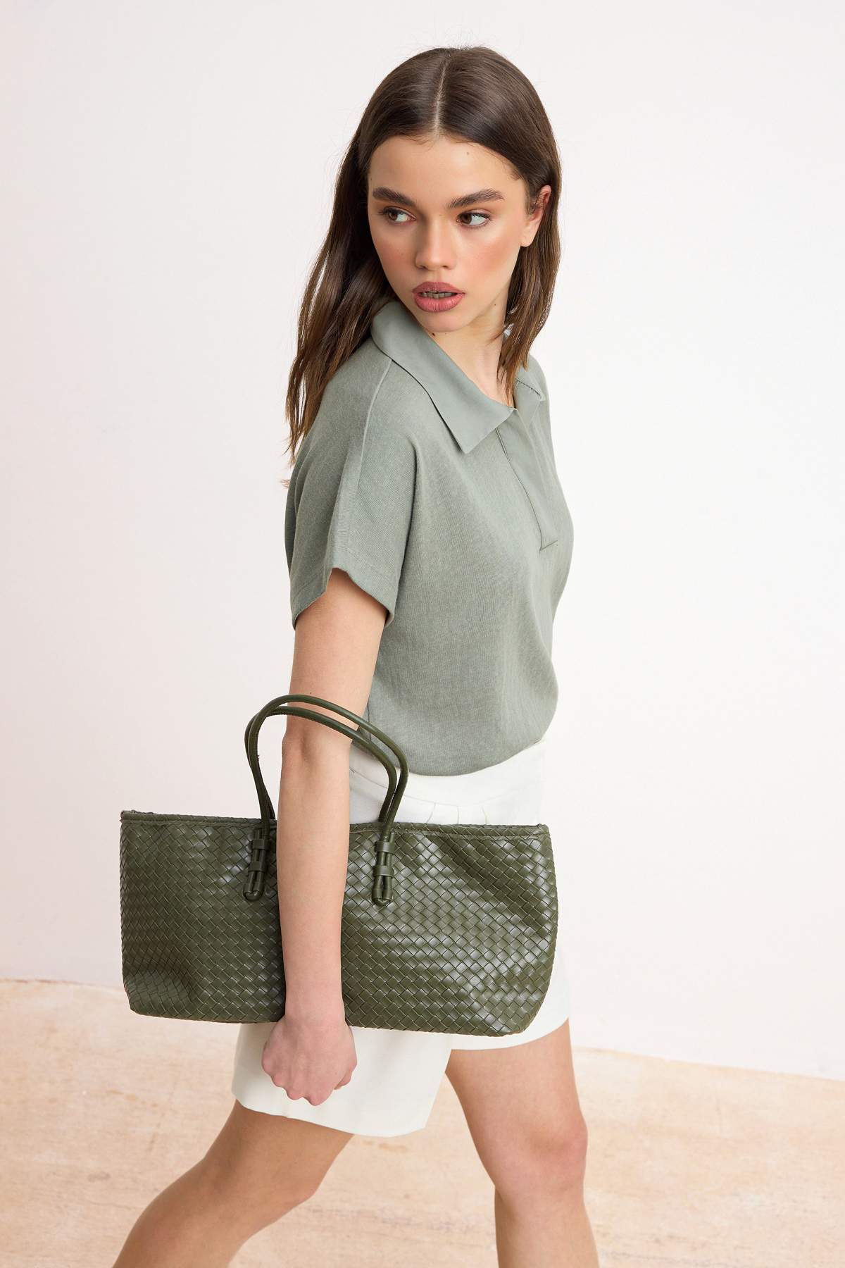 Trendyolmilla  Haki Regular/Normal Kalıp Polo Yaka Düşük Kol Örme T-Shirt TWOSS26TS00078 - Görsel 2