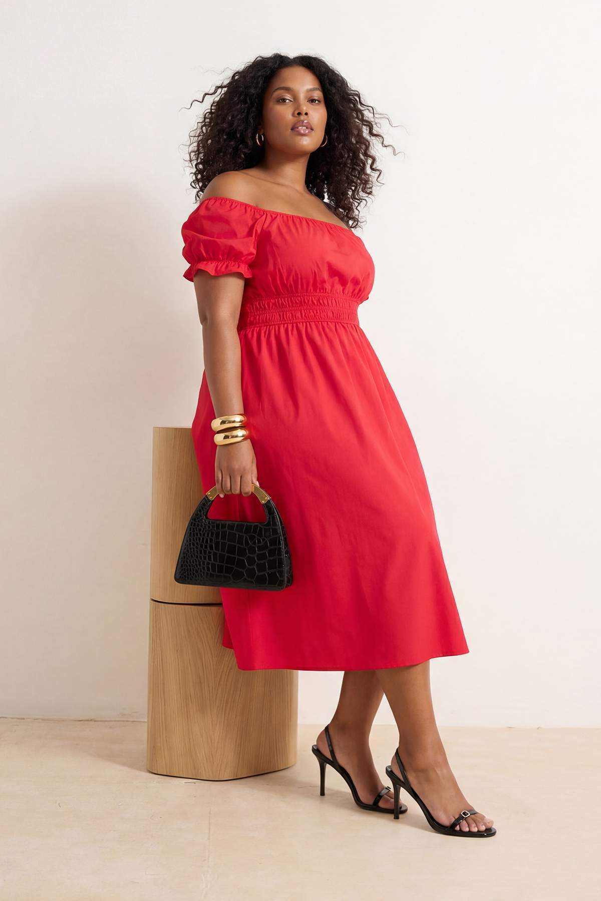 Trendyol Curve Rotes, gewebtes Finike-Kleid in Übergröße