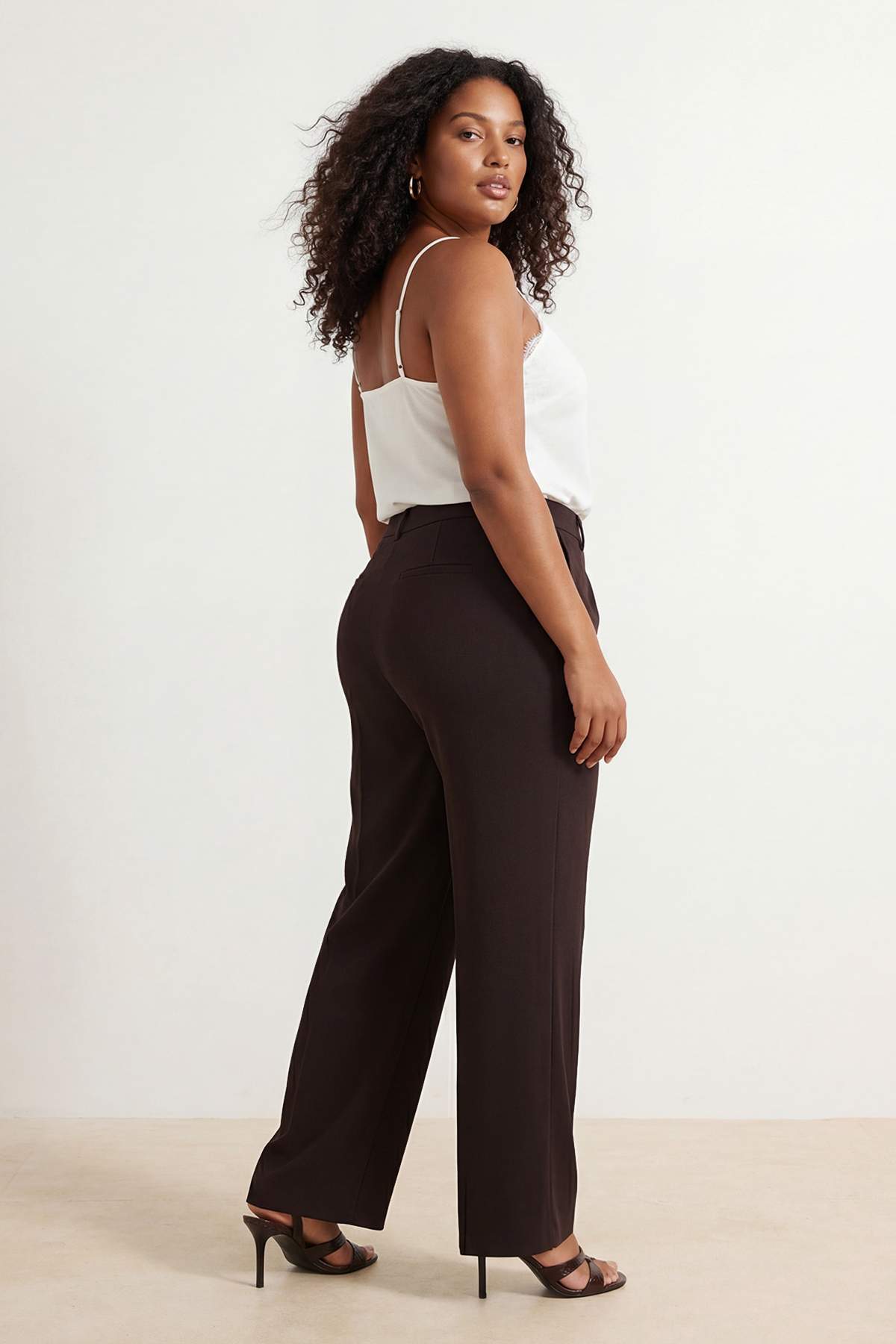 Trendyolmilla  Wardrobe Essentials Kahverengi Straight Fit Büyük Beden Dokuma Pantolon TBBSS26AR00017 - Görsel 2