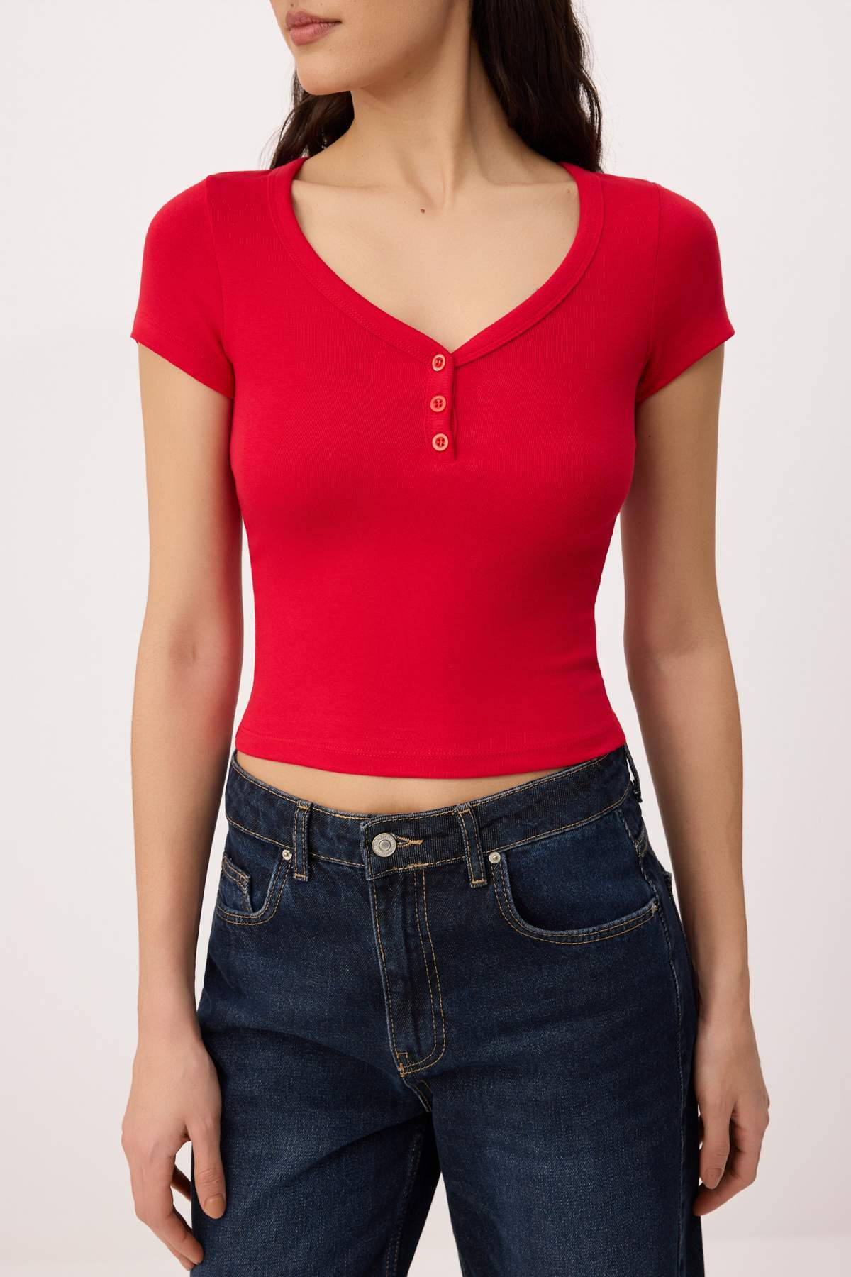 Trendyolmilla  Kırmızı Fitted/Vücuda Oturan V Yaka Kısa Kollu Pamuk Ribana Örme T-Shirt TWOSS26TS00125 - Görsel 3