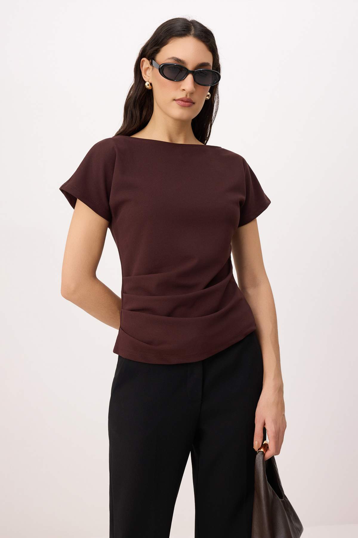 Trendyolmilla  Kahverengi Fitted/Vücuda Oturan Kayık Yaka Düşük Kol Kısa Kollu Scuba Krep Örme Bluz TWOSS26BZ00080