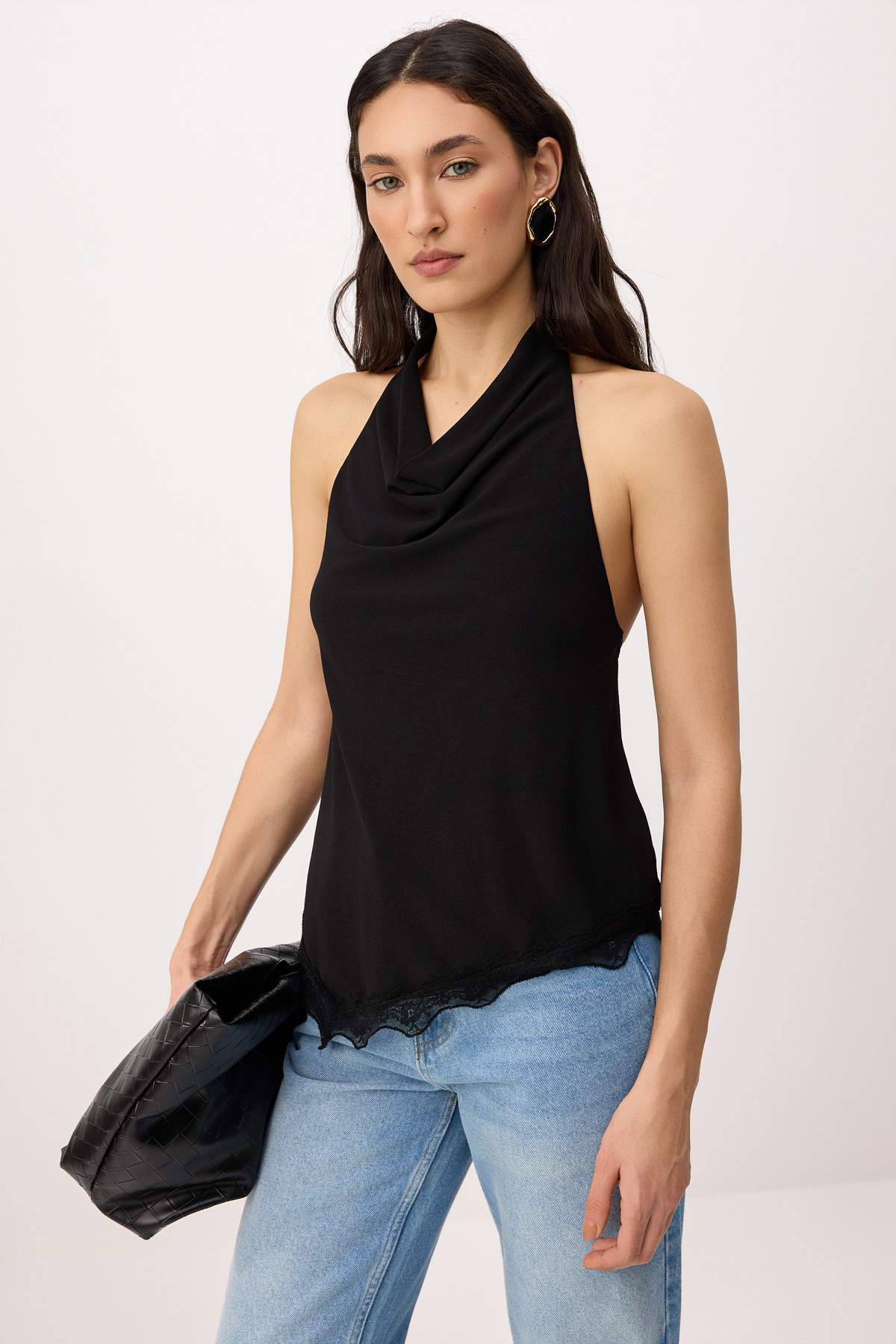 Trendyolmilla Siyah Regular/Normal Kalıp Degaje Yaka Kolsuz Esnek Örme Bluz TWOSS26BZ00622