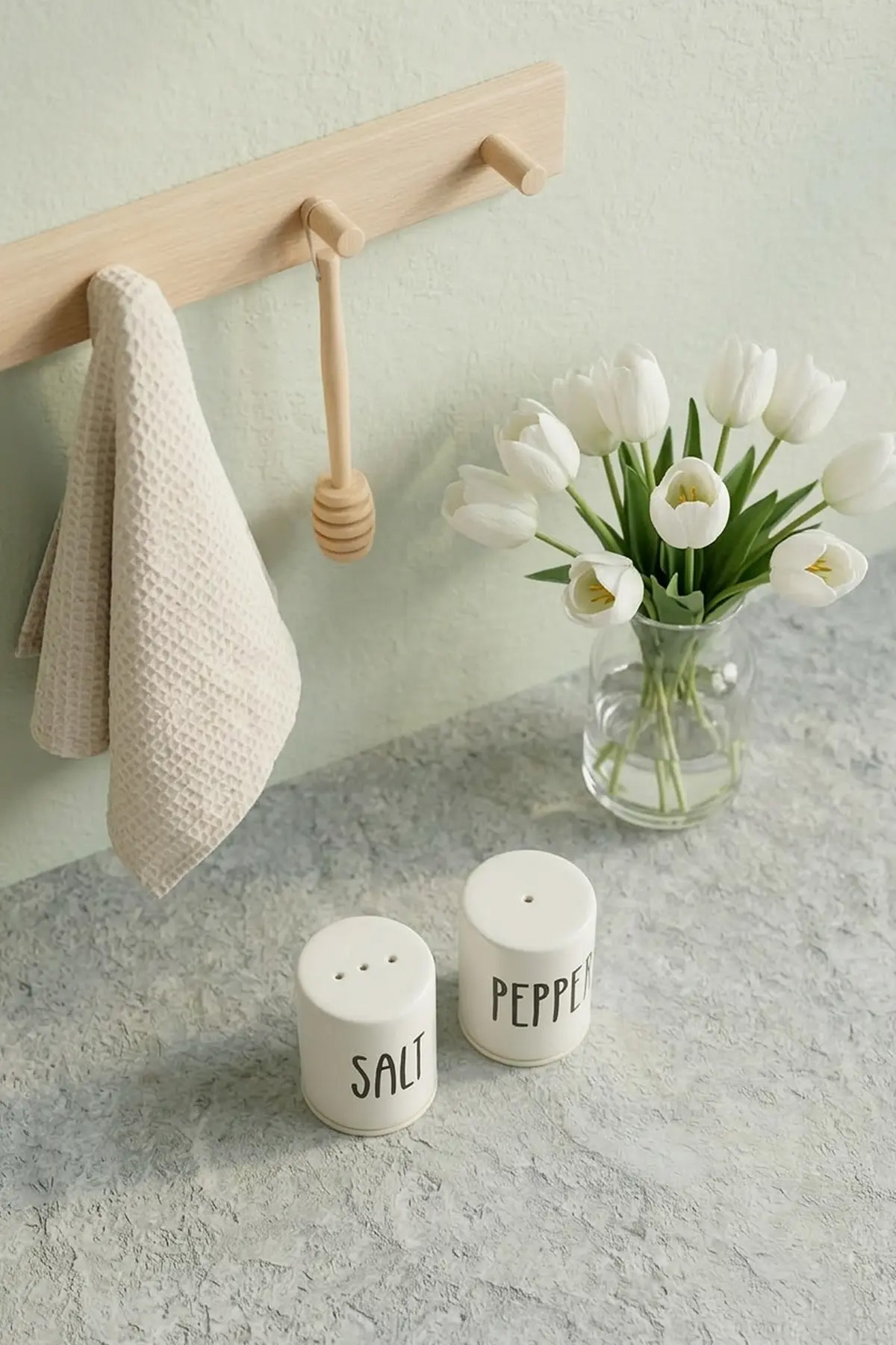 ست نمک و فلفل سرامیکی - ۲ عددی با نوشته Salt Pepper، ادویه‌جات مدرن