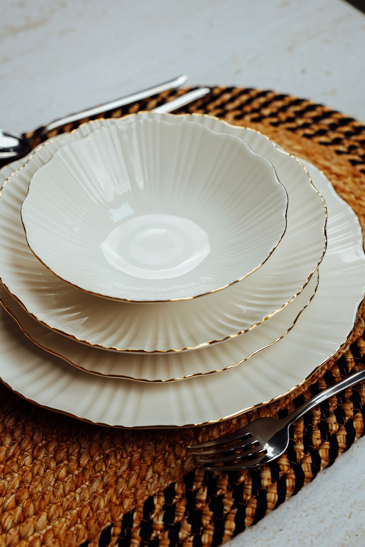 TULU PORCELAIN 24-PIECE PREMIUM PRESENTATION DINNERWARE FOR 6