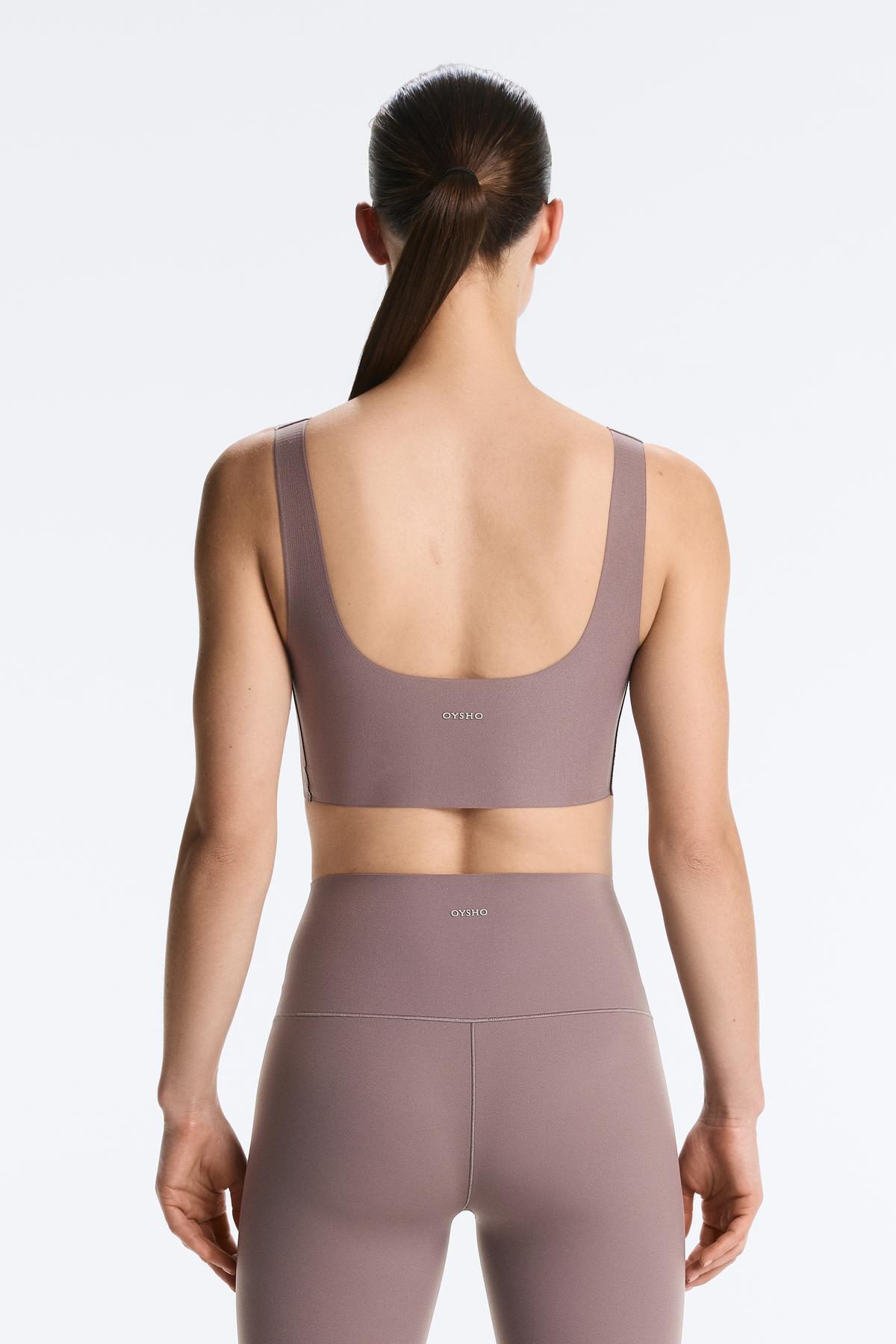Perfect-adapted mid-support sports bra