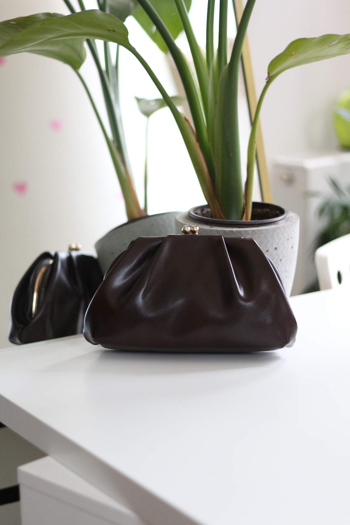 Women's Hot Coffee Scholarship Pleated Chain Shoulder Bag