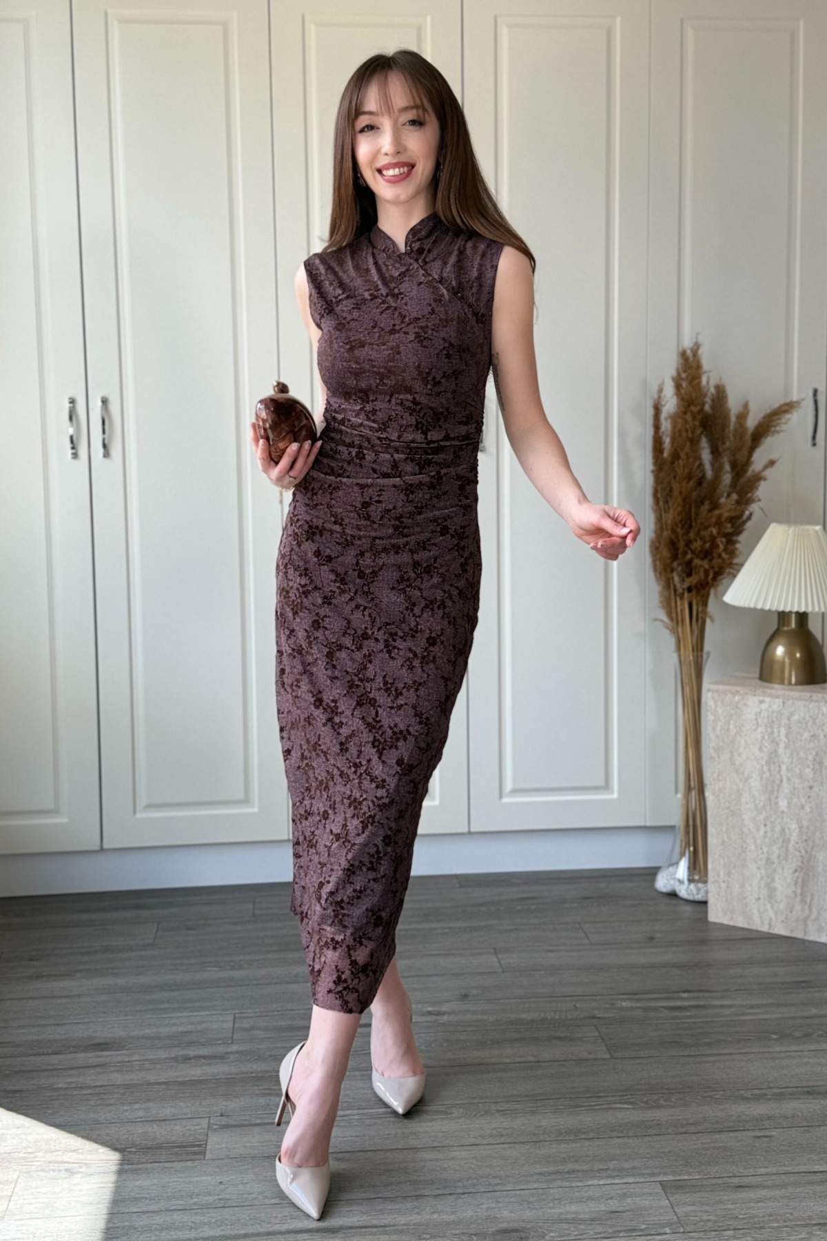 Dilay Gökoğlu Butik  Önü Düğmeli Kadife Baskılı Midi Kahverengi Tül Elbise - Görsel 6