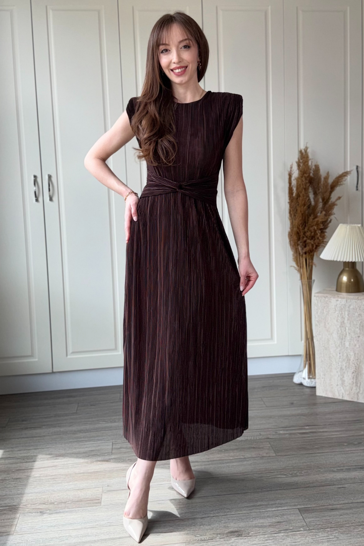 Padded Krinkıl Midi Brown Dress with Waist Detail