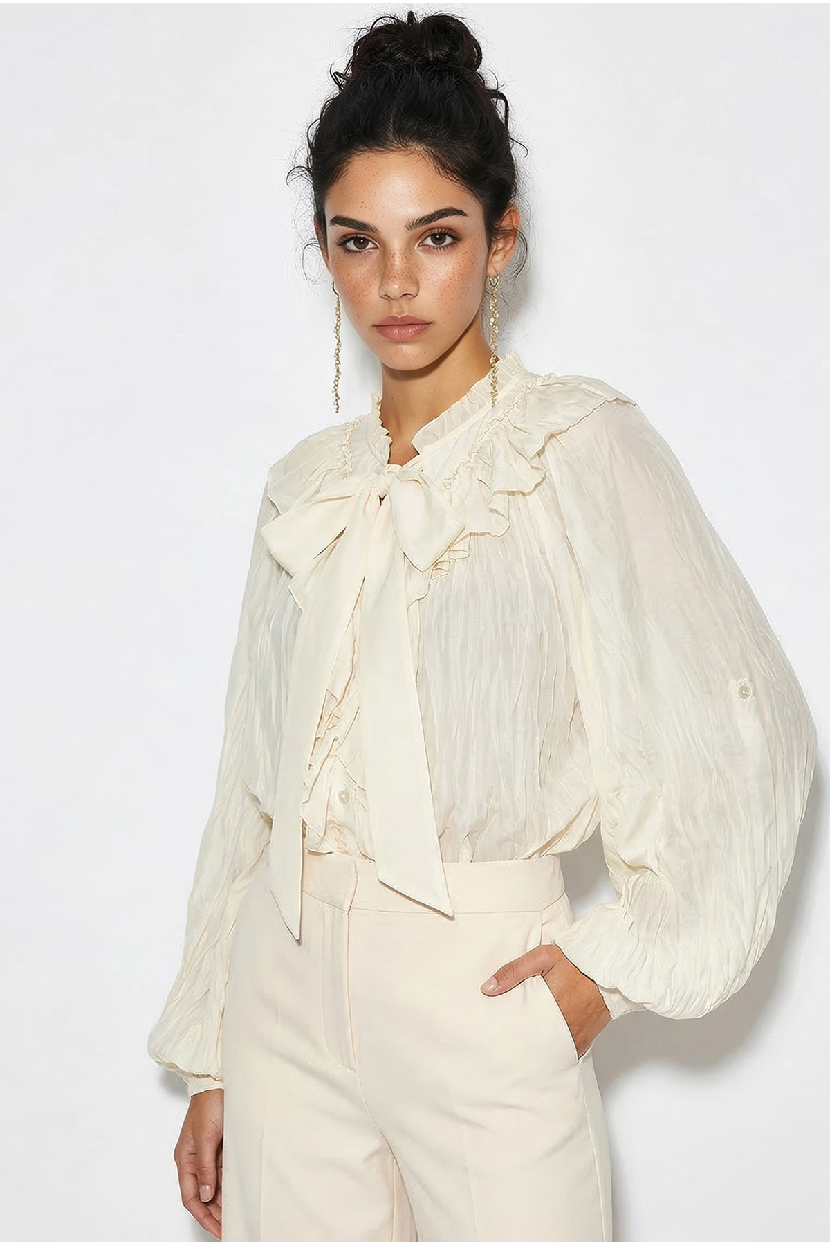 Bianco Lucci  Kadın Yaka Bağlamalı Volan Detaylı Kırışık Efektli Gömlek 0943 60286055 - Görsel 4