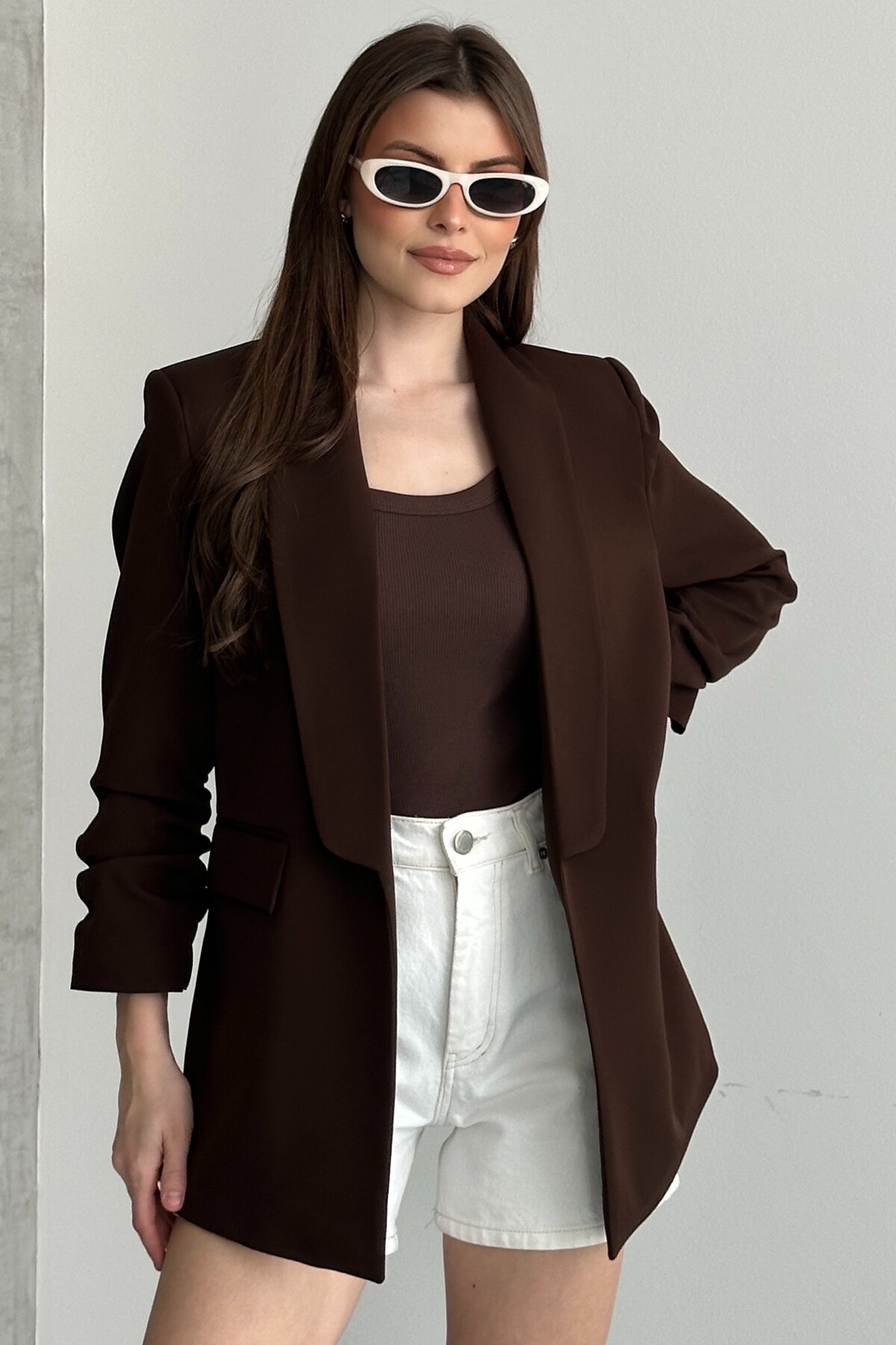 moda armanc  Kadın Kahverengi Blazer Ceket Büzgülü Kol Detaylı Şık Ofis Ceket Kruvaze Yaka Modern Blazer Ceket - Görsel 3