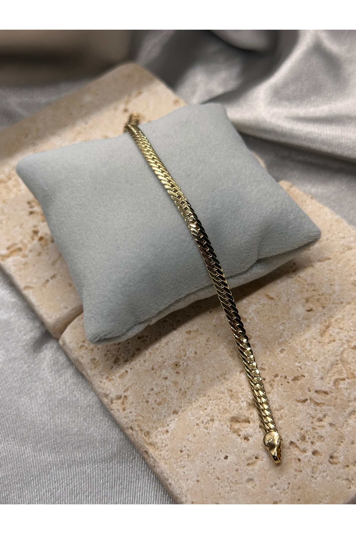 Xuping Gold Knitted Model Unkempt Stylish Bracelet 19cm