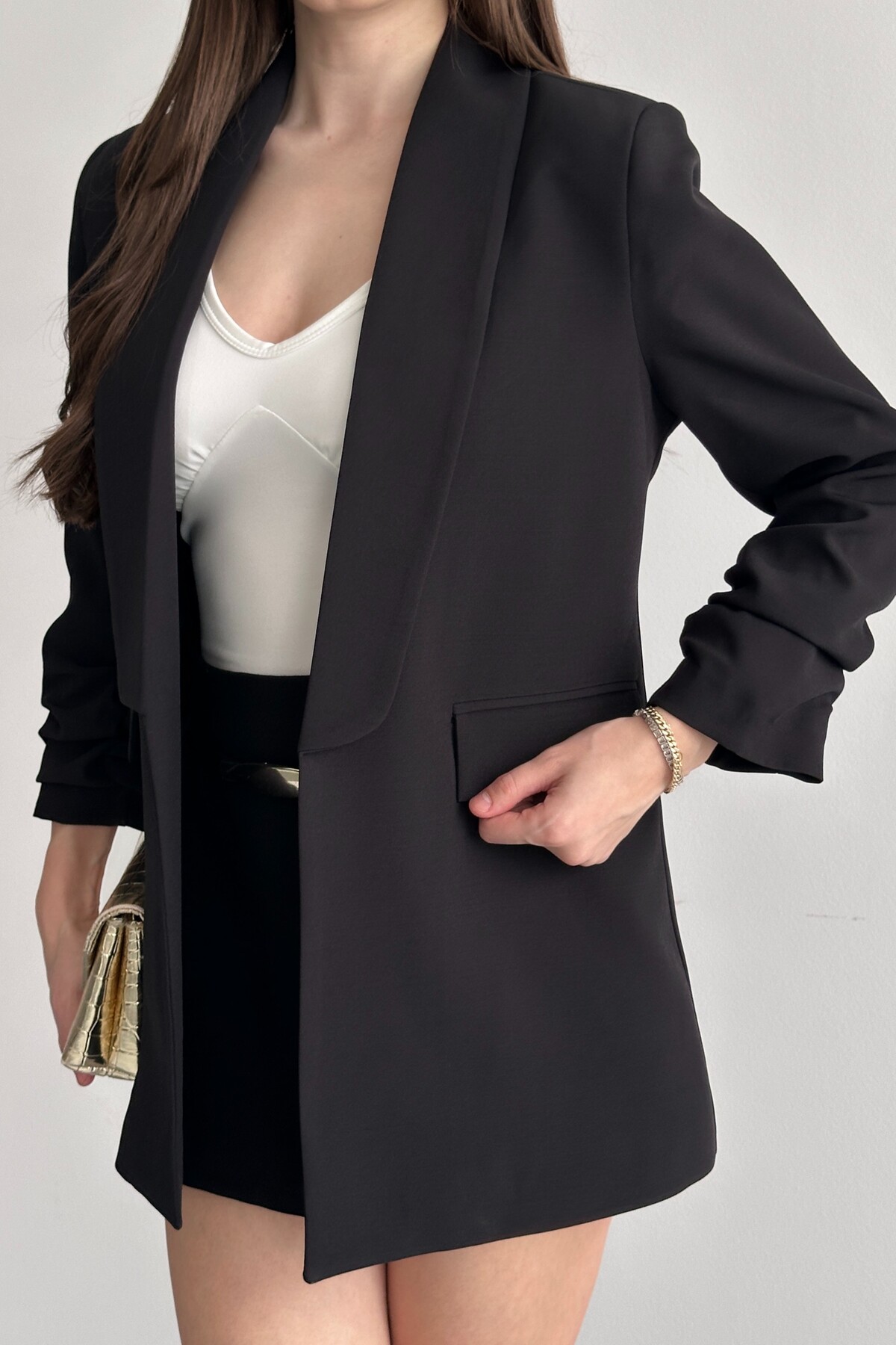 moda armanc  Kadın Siyah Blazer Ceket Büzgülü Kol Detaylı Şık Ofis Ceket Kruvaze Yaka Modern Blazer Ceket - Görsel 6