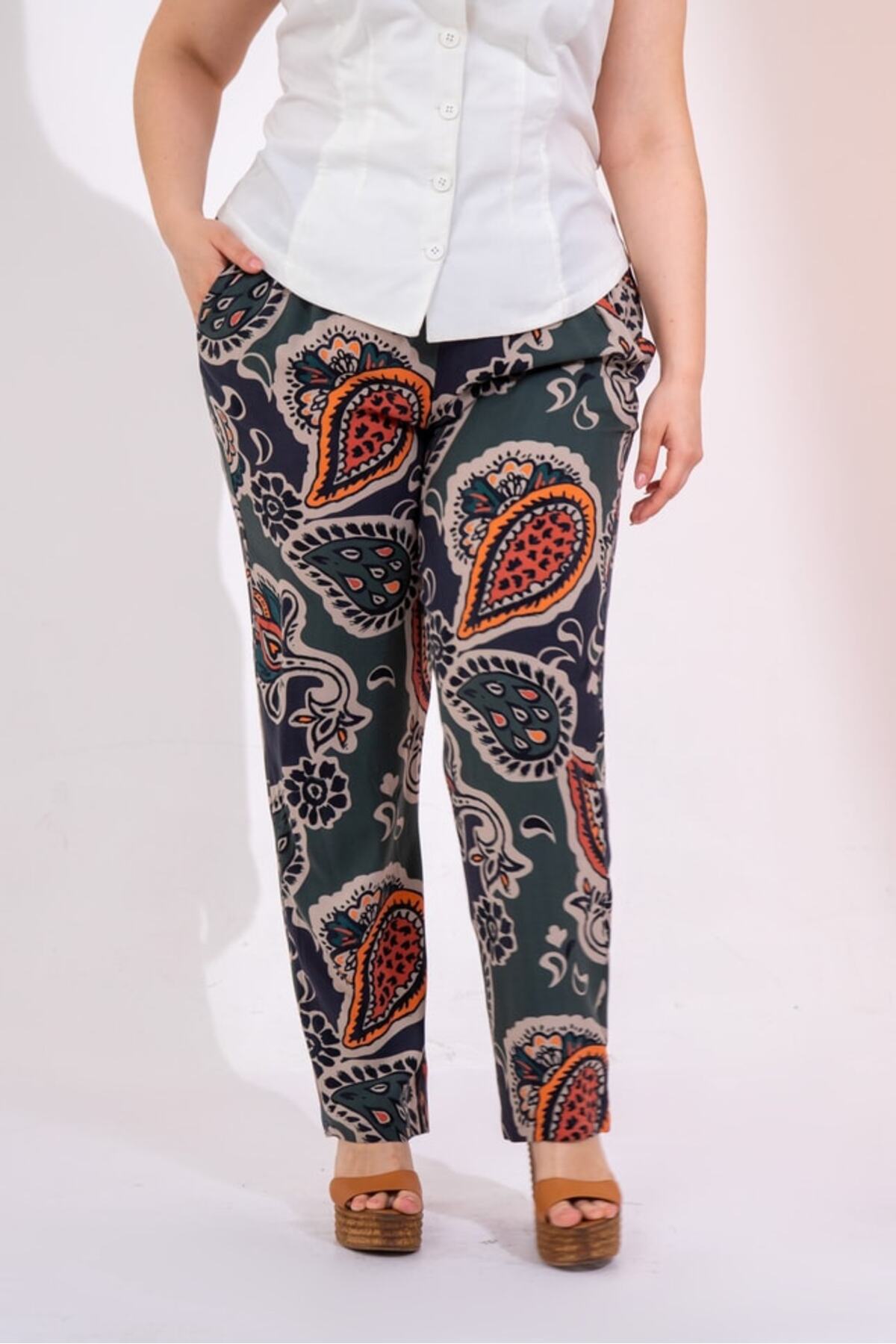 Roxxlen  Kadın Büyük Beden Beli Pileli Cepli Pantolon Haki - Görsel 6