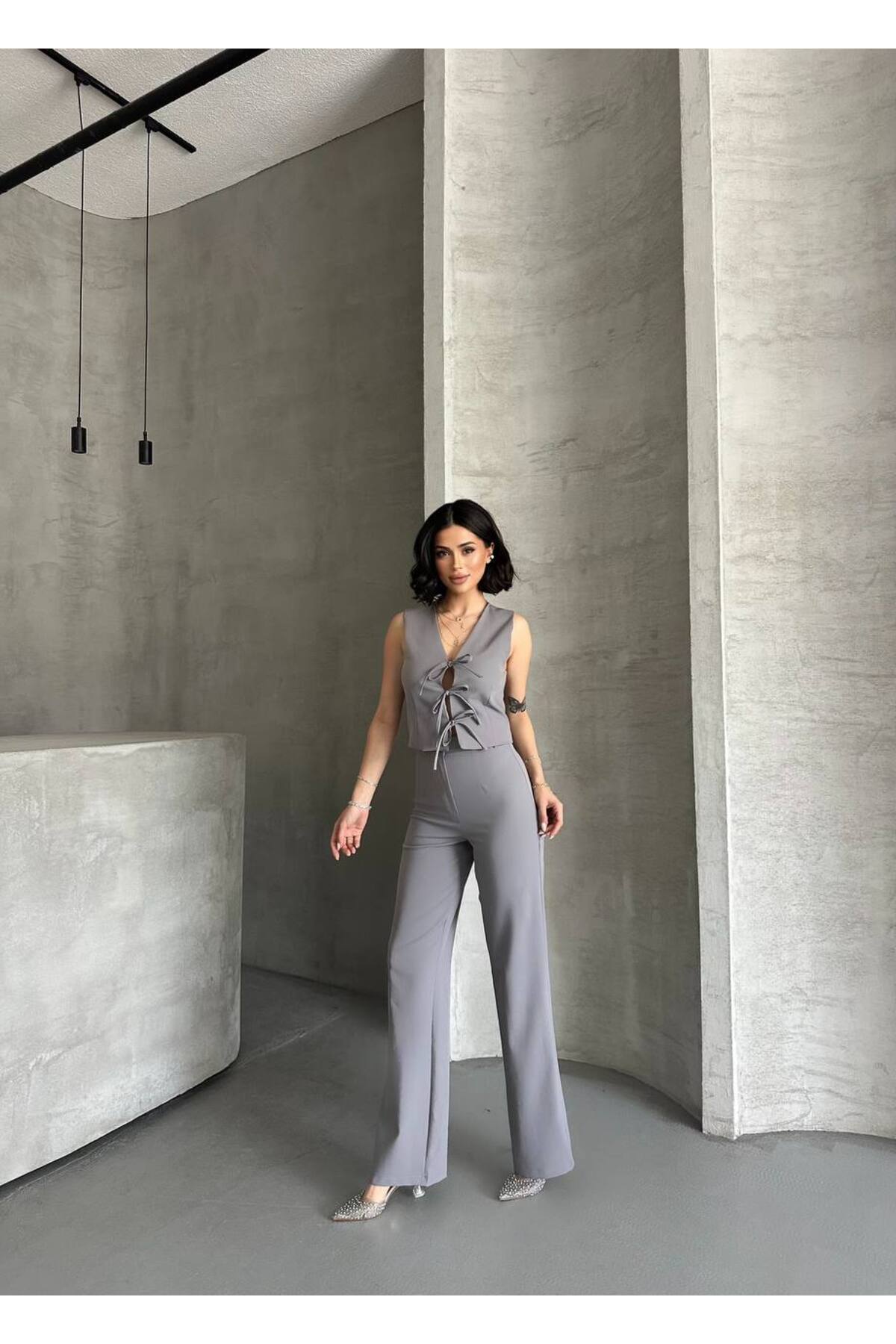 Damen Zweiteiler mit Bindungsdetails und stilvollem Look - Görsel 3