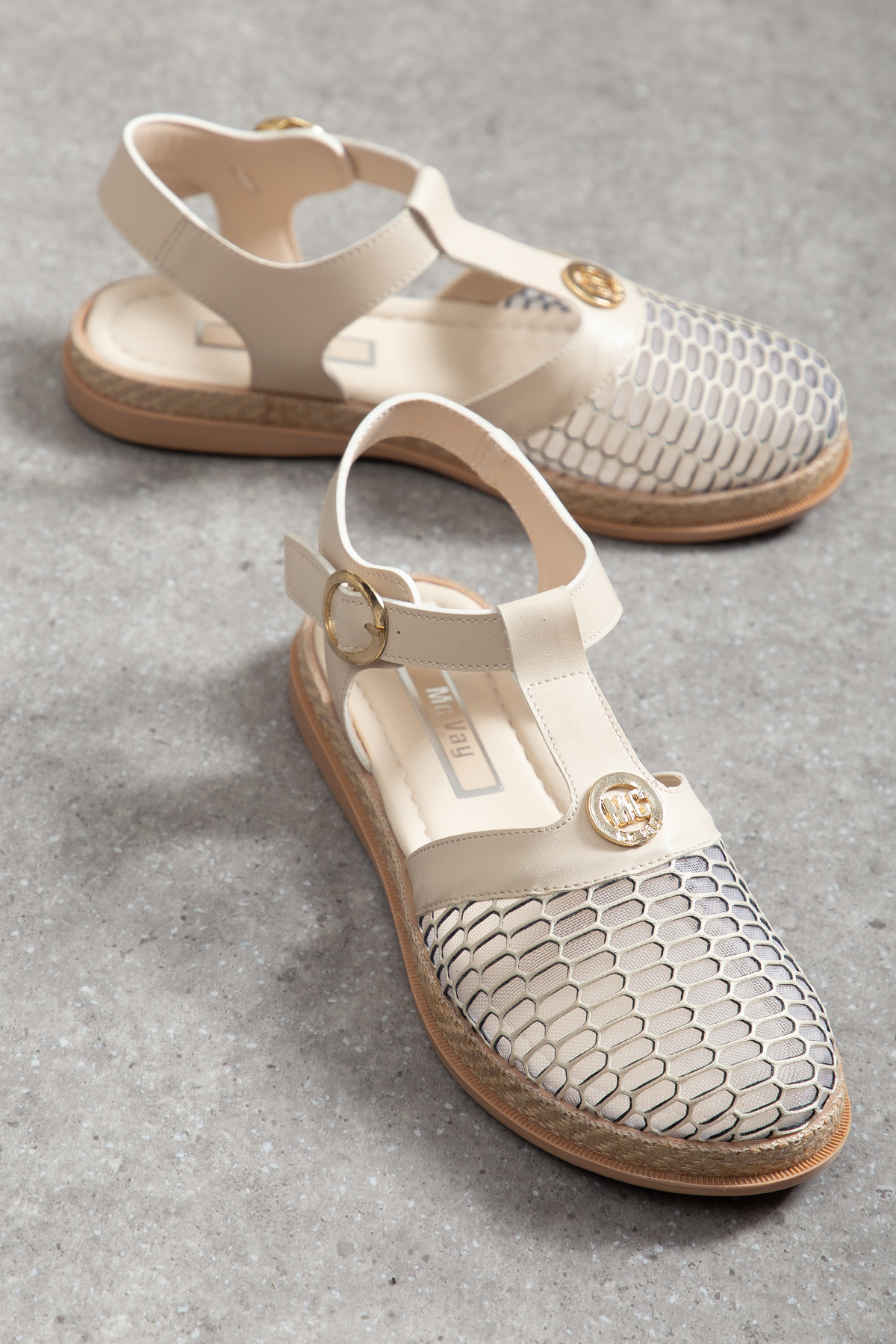 Orthopedic Wicker Base Harbul Buckle Detailed Stylish Women's Sandals with Closed Nose