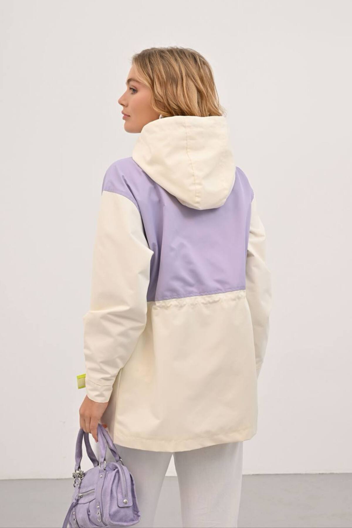 İLKCET MODA  Mini Blok Detaylı Kapüşonlu Oversize Yağmurluk - Görsel 4