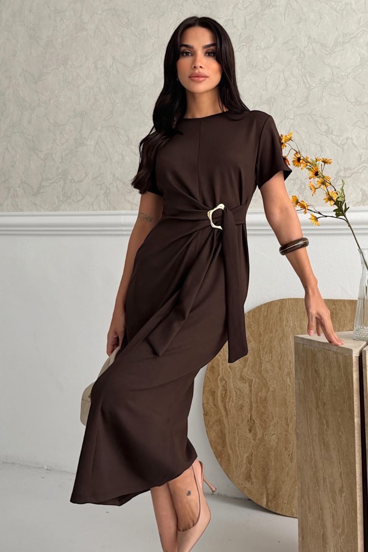 Ded COLLECTION  Kadın Çıkarılabilir Toka Aksesuarlı Kısa Kol Midi Modal Şık Elbise - Görsel 4