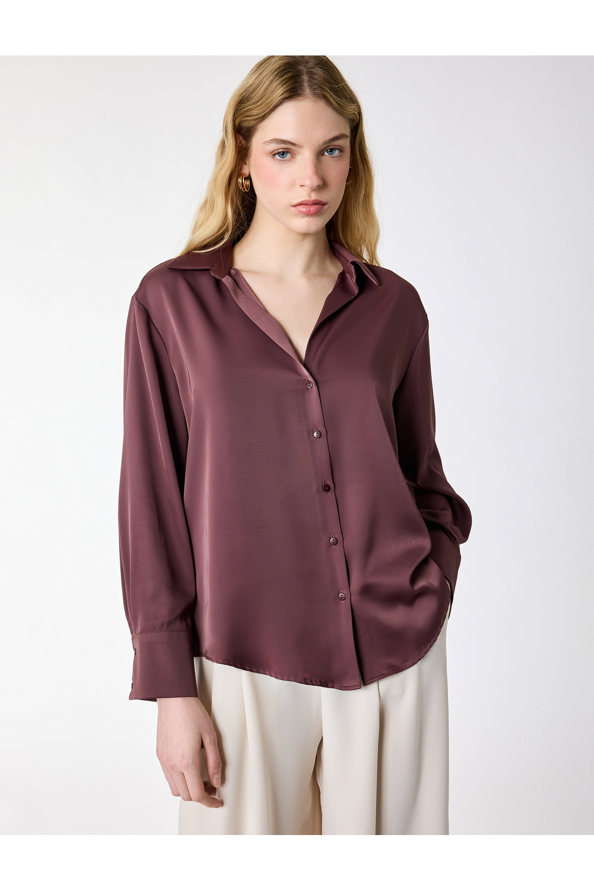Koton  Klasik Yaka Uzun Kollu Rahat Kalıp Düğmeli Saten Gömlek