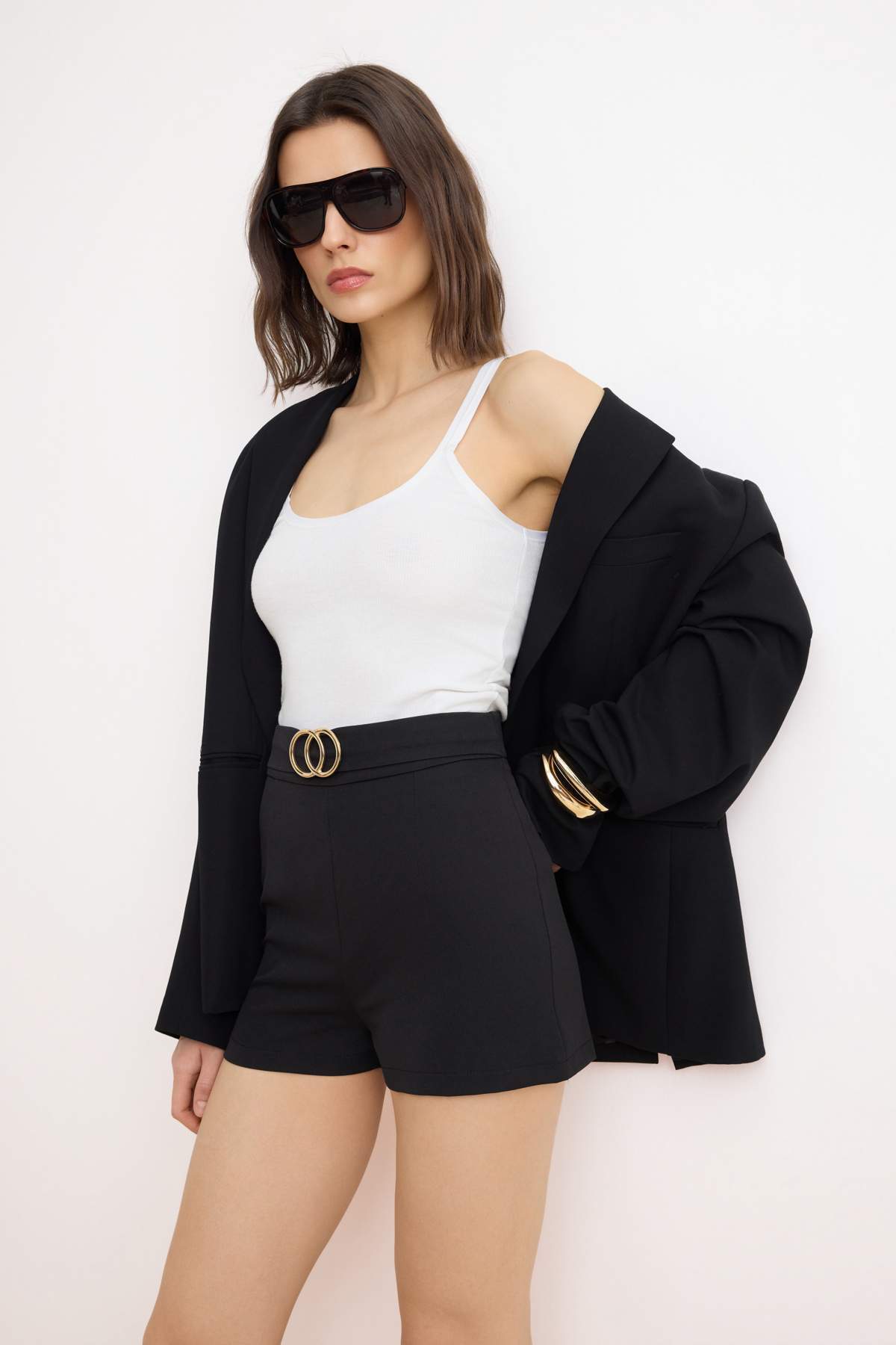 Trendyolmilla  Siyah Kemerli Süper Mini Dokuma Şort TWOAW21SR0078 - Görsel 2