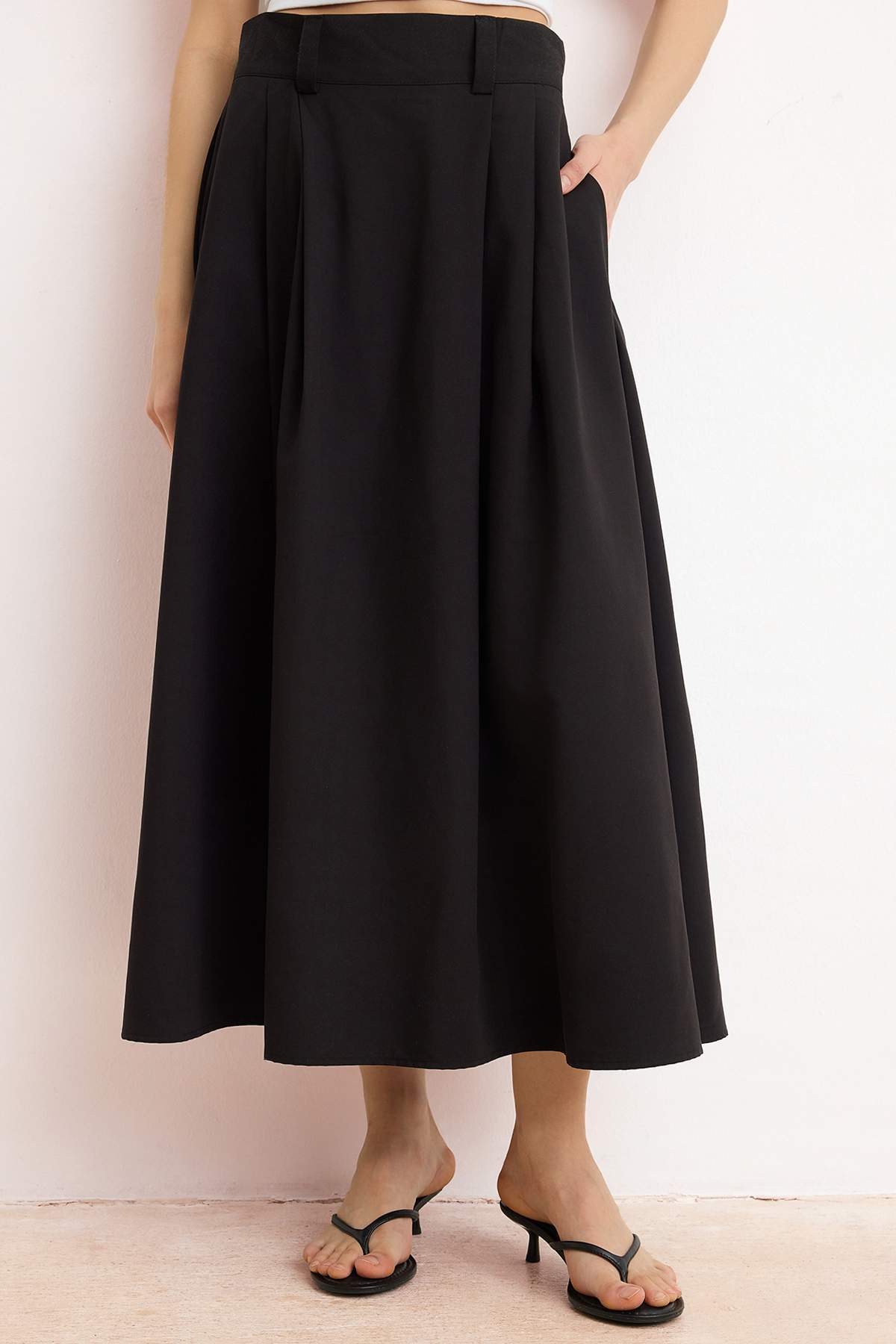 Trendyolmilla  Siyah Pileli Maxi Boy Dokuma Etek TEDAW25ET00000 - Görsel 3