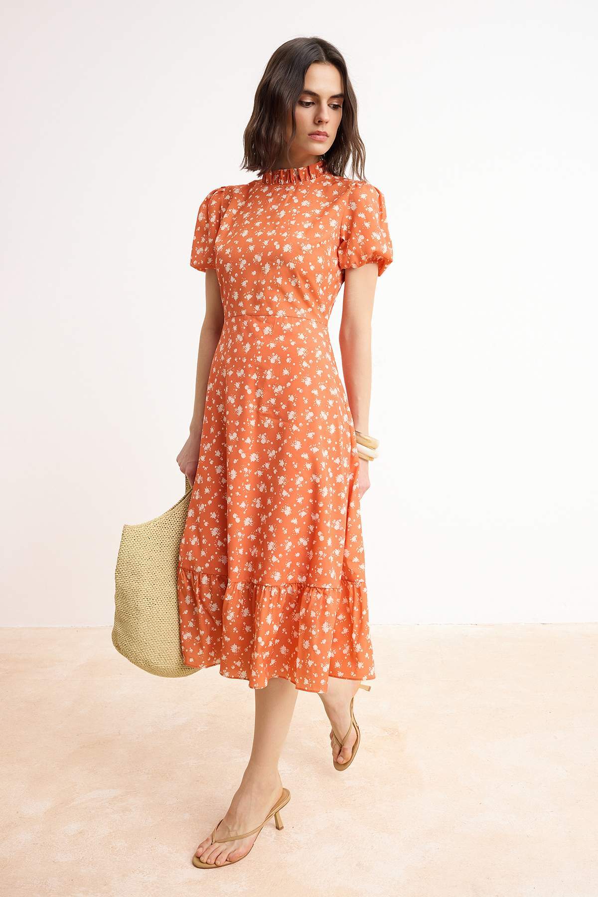 Колекція Trendyol Ткана сукня міді А-силуету з квітковим візерунком на підкла...