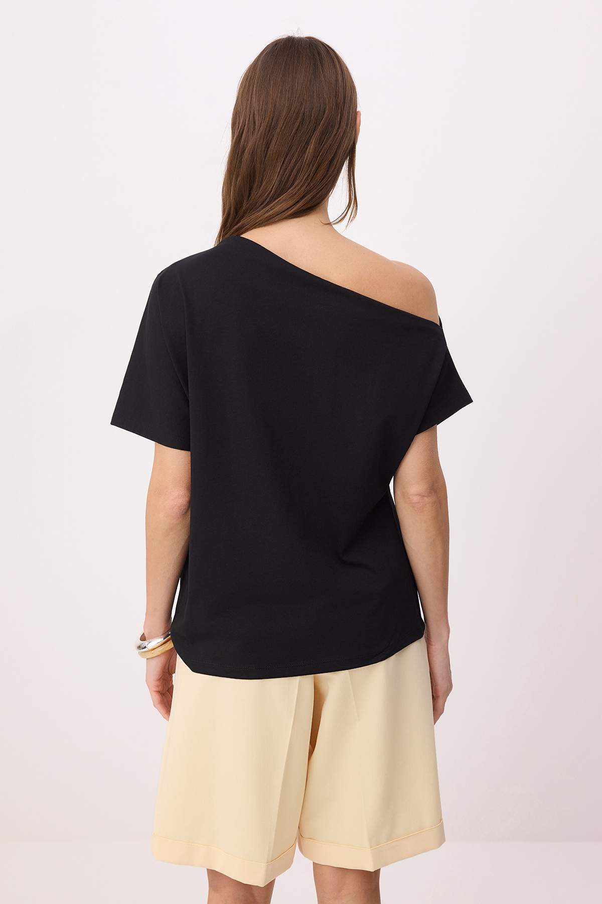 Trendyolmilla  Siyah Regular/Normal Kalıp Kayık Yaka Kısa Kollu %100 Pamuk Örme T-Shirt TWOSS26TS00184 - Görsel 4