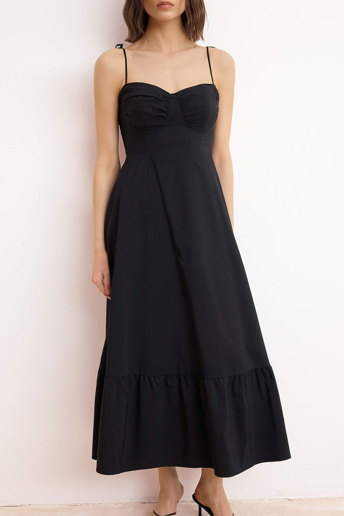 Trendyolmilla  Siyah Belden Açılan Drape Detaylı Askılı Dokuma Maxi Elbise TWOSS24EL01128 - Görsel 3