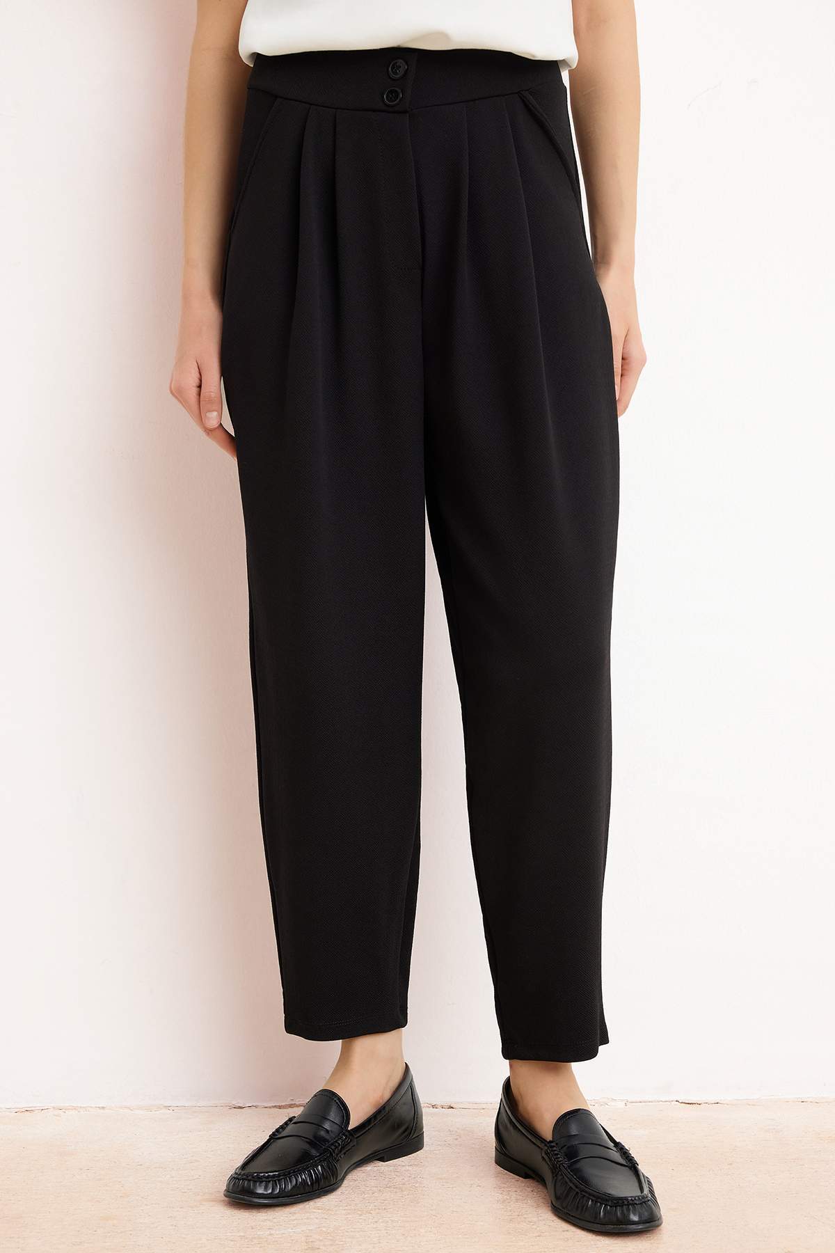 Trendyolmilla  Siyah Havuç Kalıp Örme Pantolon TWOAW26PL00017 - Görsel 3