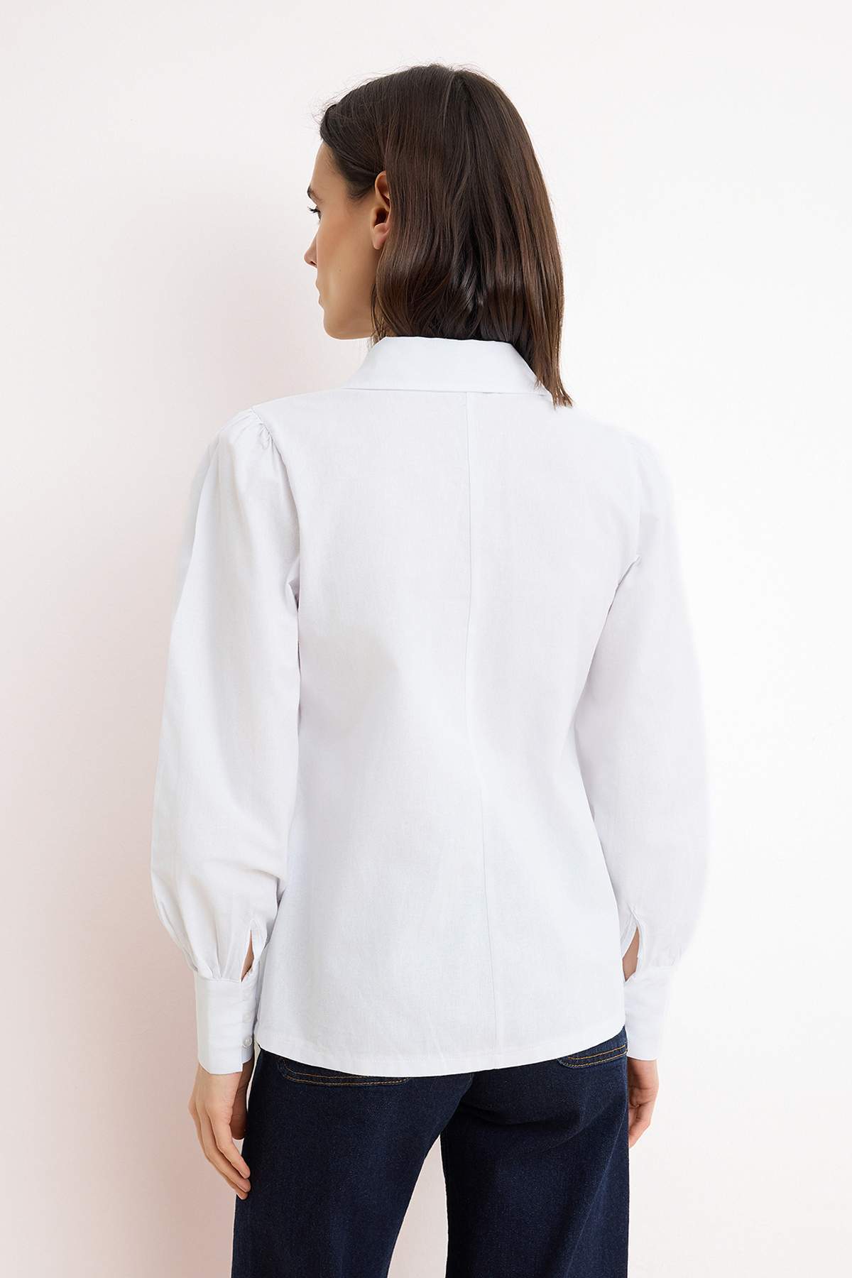 Trendyolmilla  Beyaz Balon Kol Pamuklu Regular Normal Kalıp Dokuma Gömlek TWOSS20GO0065 - Görsel 4