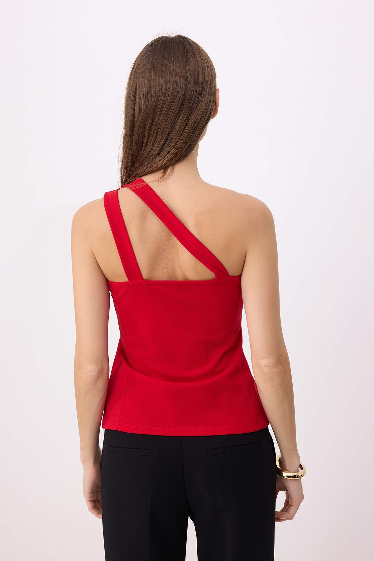 Trendyolmilla  Kırmızı Fitted/Vücuda Oturan Asimetrik Yaka Kolsuz Düğmeli Scuba Krep Örme Bluz TWOSS26BZ00278 - Görsel 4