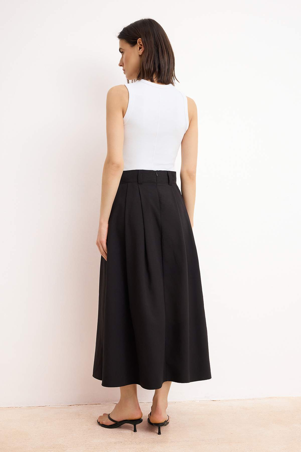 Trendyolmilla  Siyah Pileli Maxi Boy Dokuma Etek TEDAW25ET00000 - Görsel 4