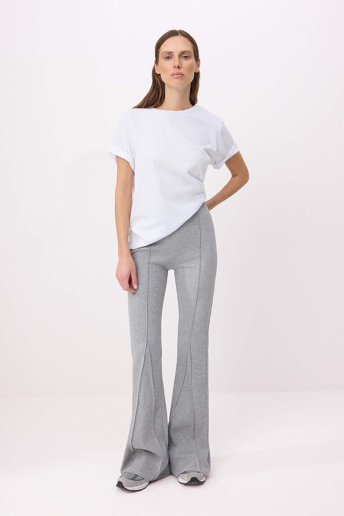 Trendyolmilla  Gri Melanj Flare/İspanyol Paça Yüksek Bel Fitilli Esnek Örme Pantolon TWOSS26PL00115