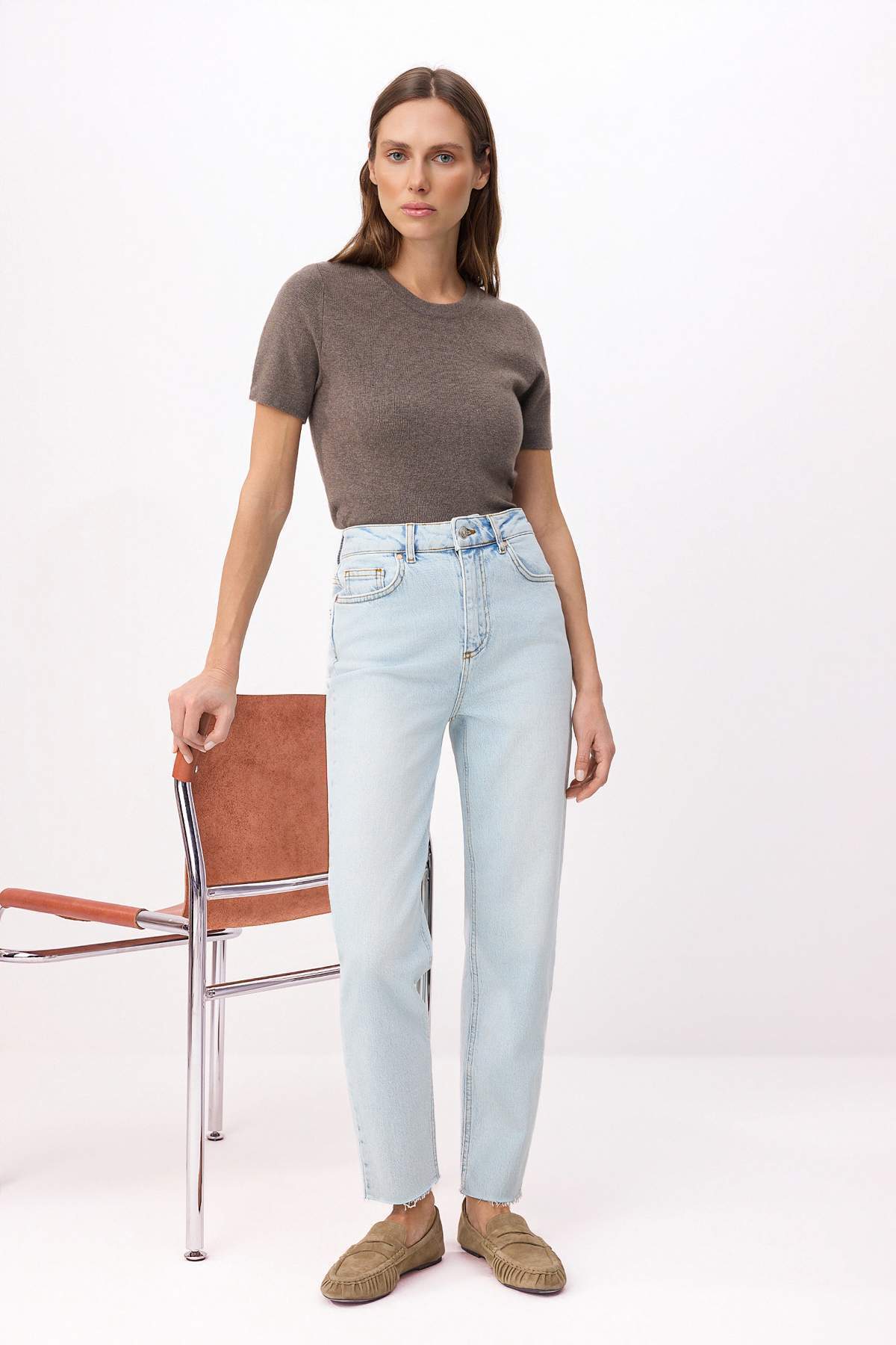 Trendyolmilla  Açık Mavi Yüksek Bel Az Esnek Mom Kesik Paça Jeans TWOSS23JE00094 - Görsel 3