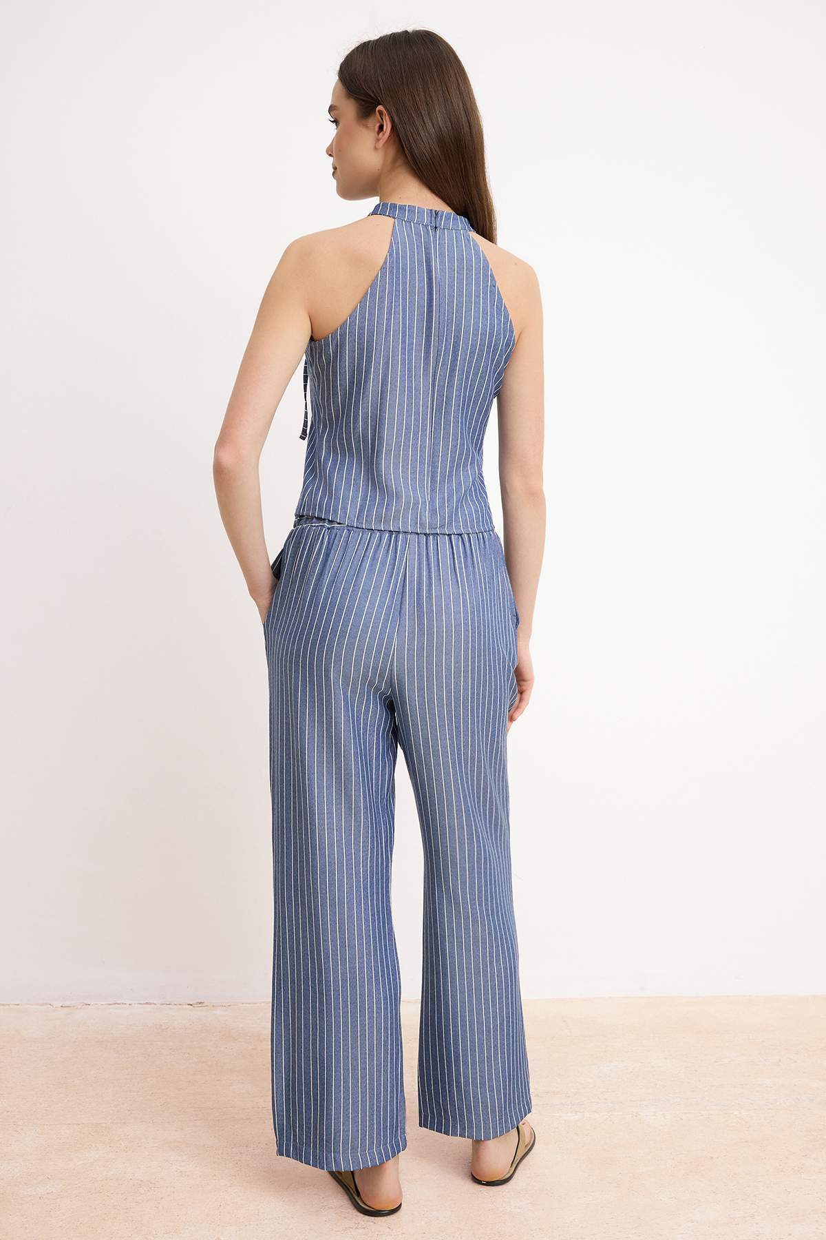 Trendyolmilla  Lacivert Çizgili Halter Yaka Bluz Pantolon Dokuma Alt - Üst Takım TWOSS26AU00096 - Görsel 4