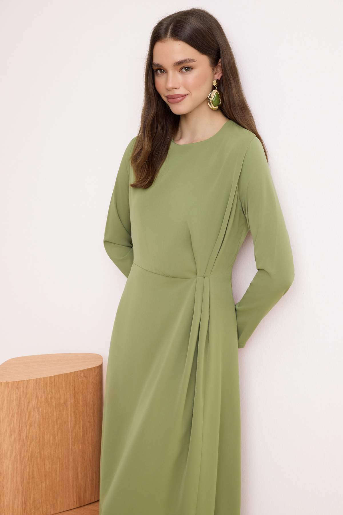 Trendyolmilla Modest Açık Yeşil Drape Plise Detaylı Eteği Belden Açılan Dokuma Tesettür Elbise TCTSS26EB00131