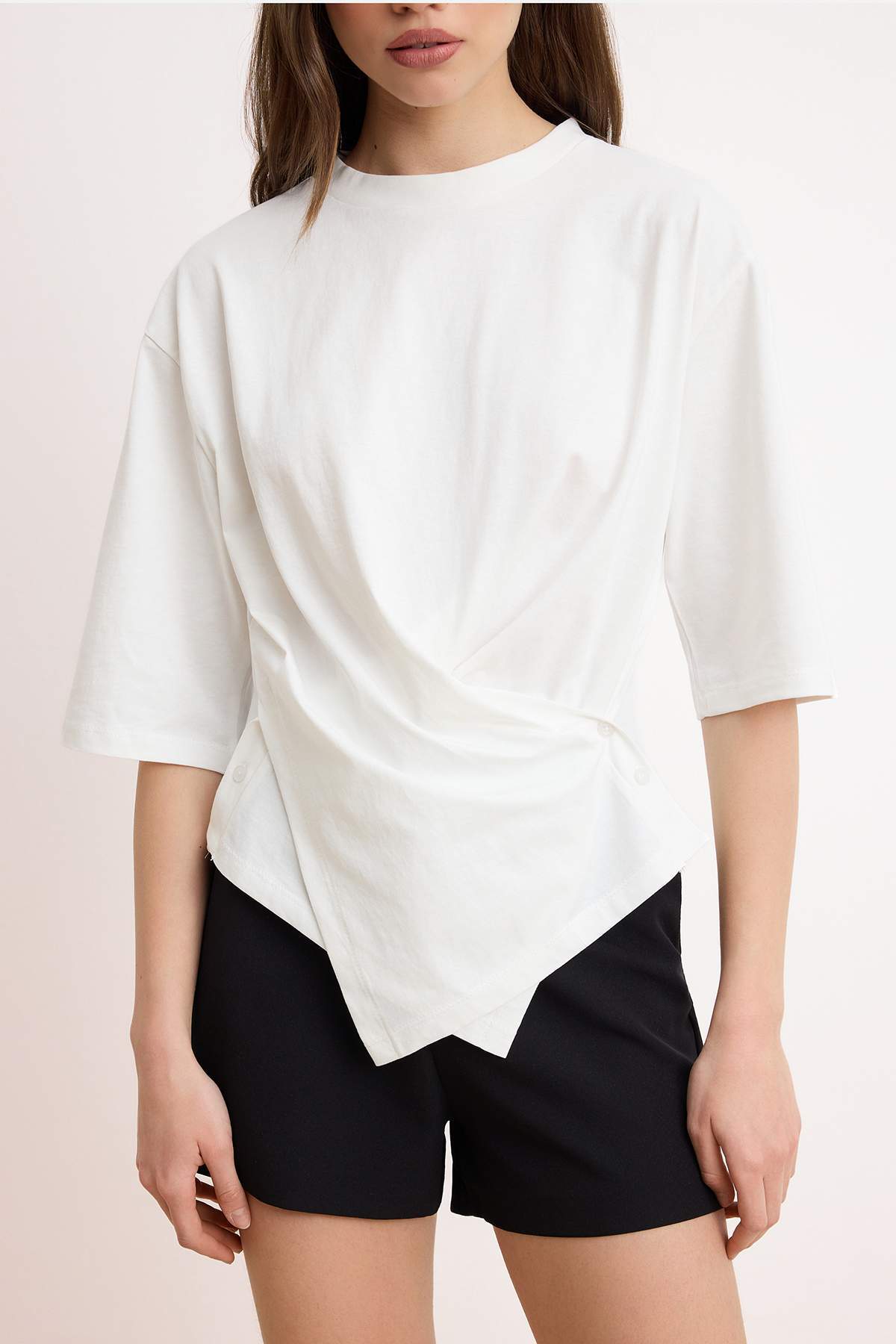 Trendyolmilla  Ekru Regular/Normal Kalıp Düşük Kol Truvakar Tok %100 Pamuk Örme T-Shirt TWOSS26TS00198 - Görsel 3