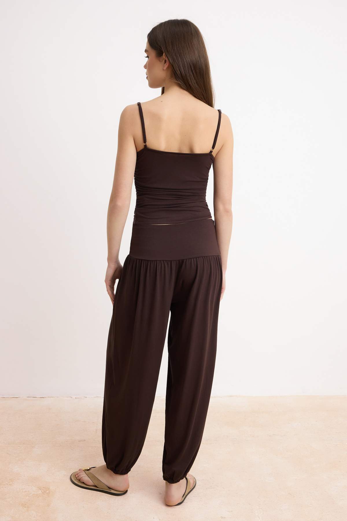 Trendyolmilla  Kahverengi Fitted/Vücuda Oturan Kolsuz Yumuşak Örme Alt-Üst Takım TWOSS26AU00075 - Görsel 4