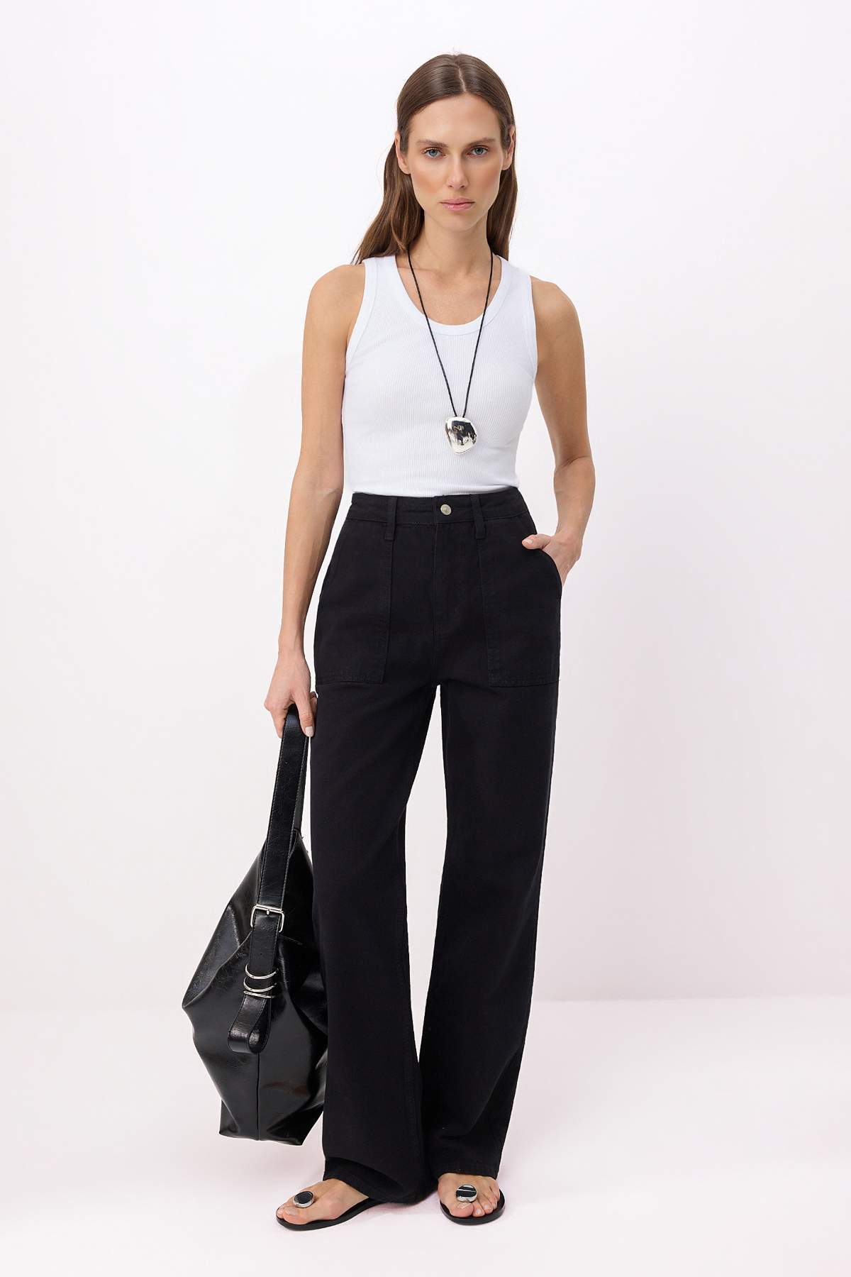 Колекція Trendyol Чорні джинси з високою талією та широкими штанинами з кишен...