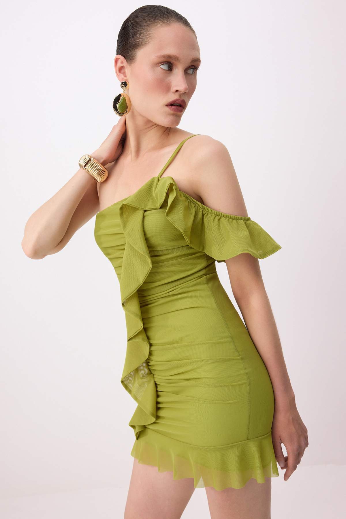 Trendyolmilla  Fıstık Yeşili Düz Fırfırlı Tül Kısa / Mini Astarlı Şık/Gece Elbise TPRSS26EL00068 - Görsel 2