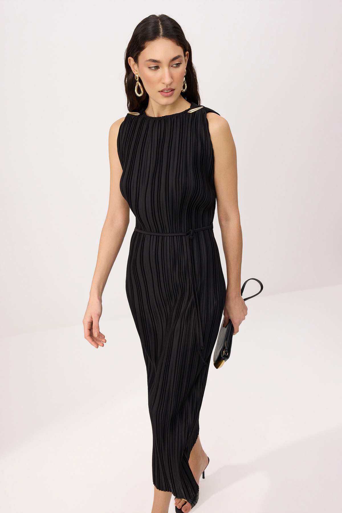 Trendyolmilla  Siyah Düz Shift Bisiklet Yaka Standart Kol Kolsuz Maxi Pilise Örme Elbise TWOSS26EL00502 - Görsel 2