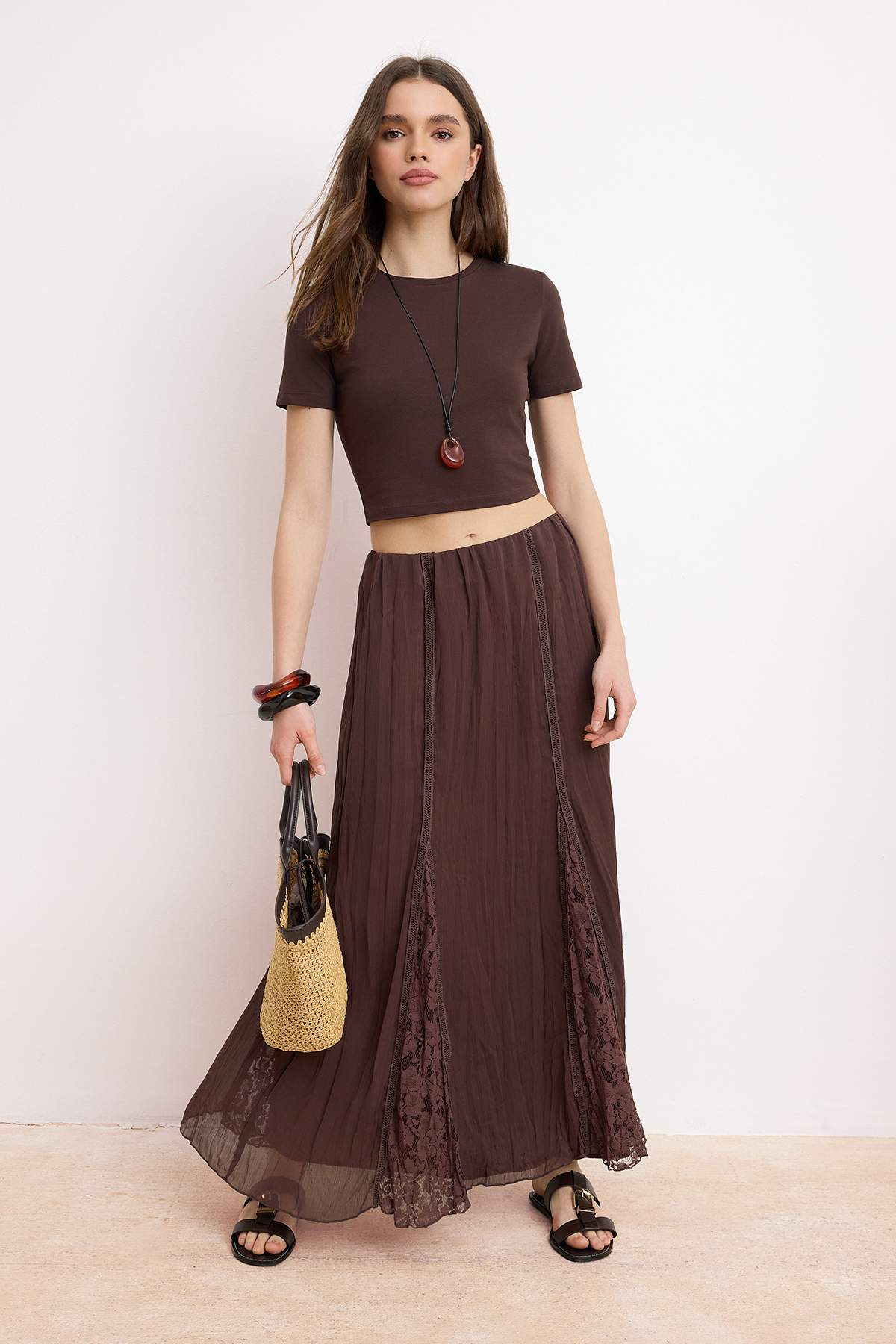Trendyolmilla  Kahverengi Dantel Detaylı Astarlı Şifon Uzun Maxi Etek TWOSS26ET00105