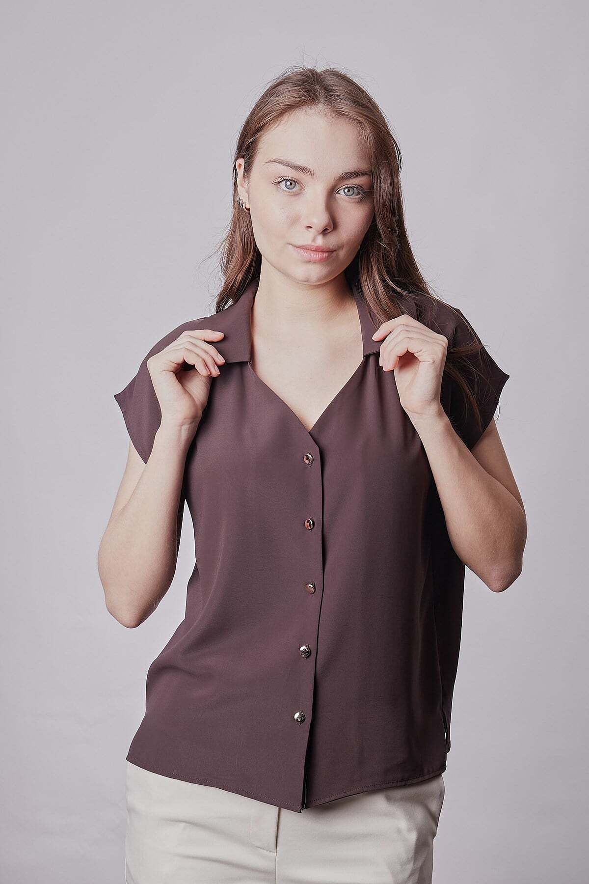 Jument  Kadın Krep Kumaş Düşük Omuzlu Yakalı V Yaka Kısa Kol Gömlek-Kahve - Görsel 2