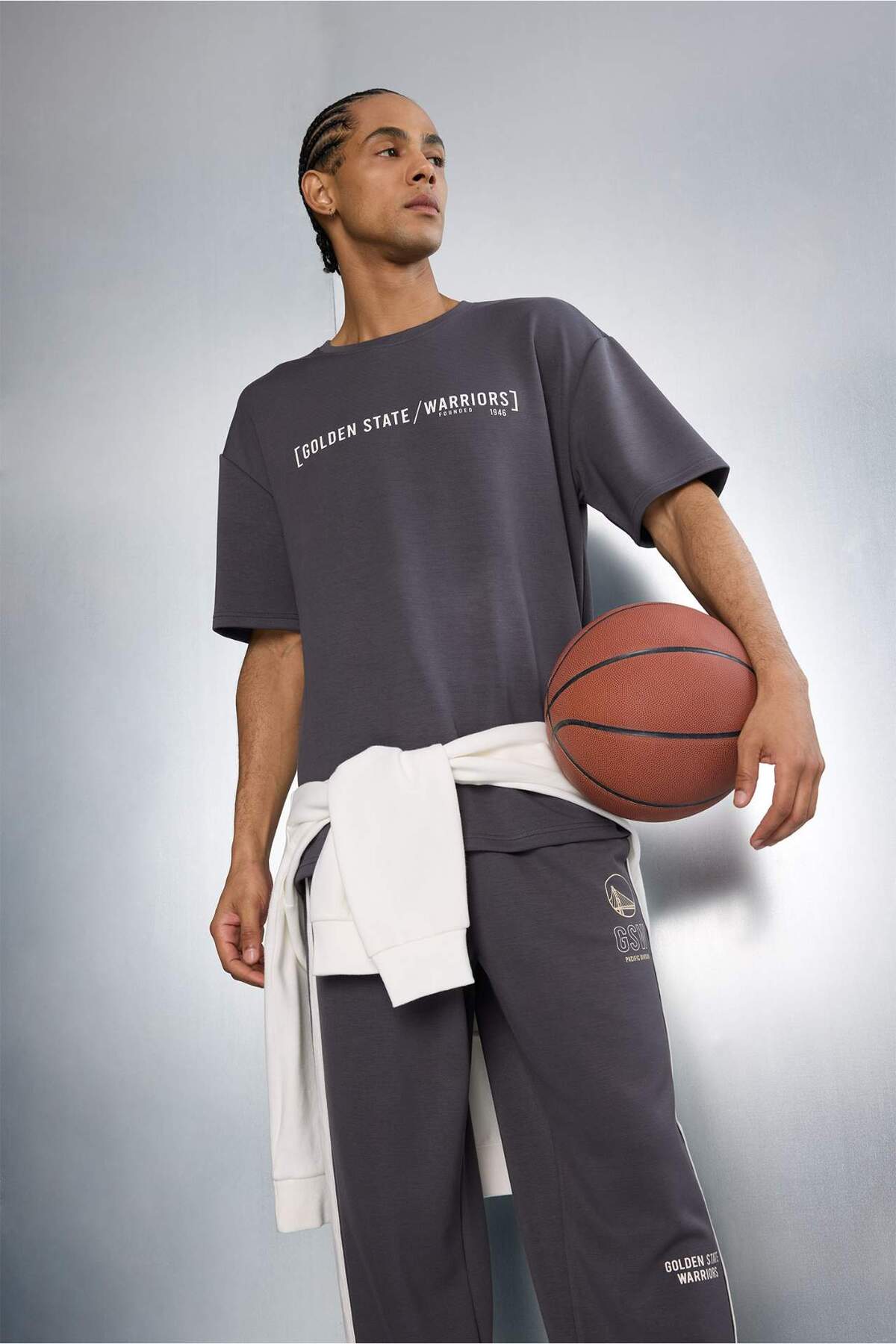 DeFacto Ultra Yumuşak Pamuklu NBA Golden State Warrıors Relax Fit Bisiklet Yaka Kısa Kollu Tişört F9791AX26S görsel 3