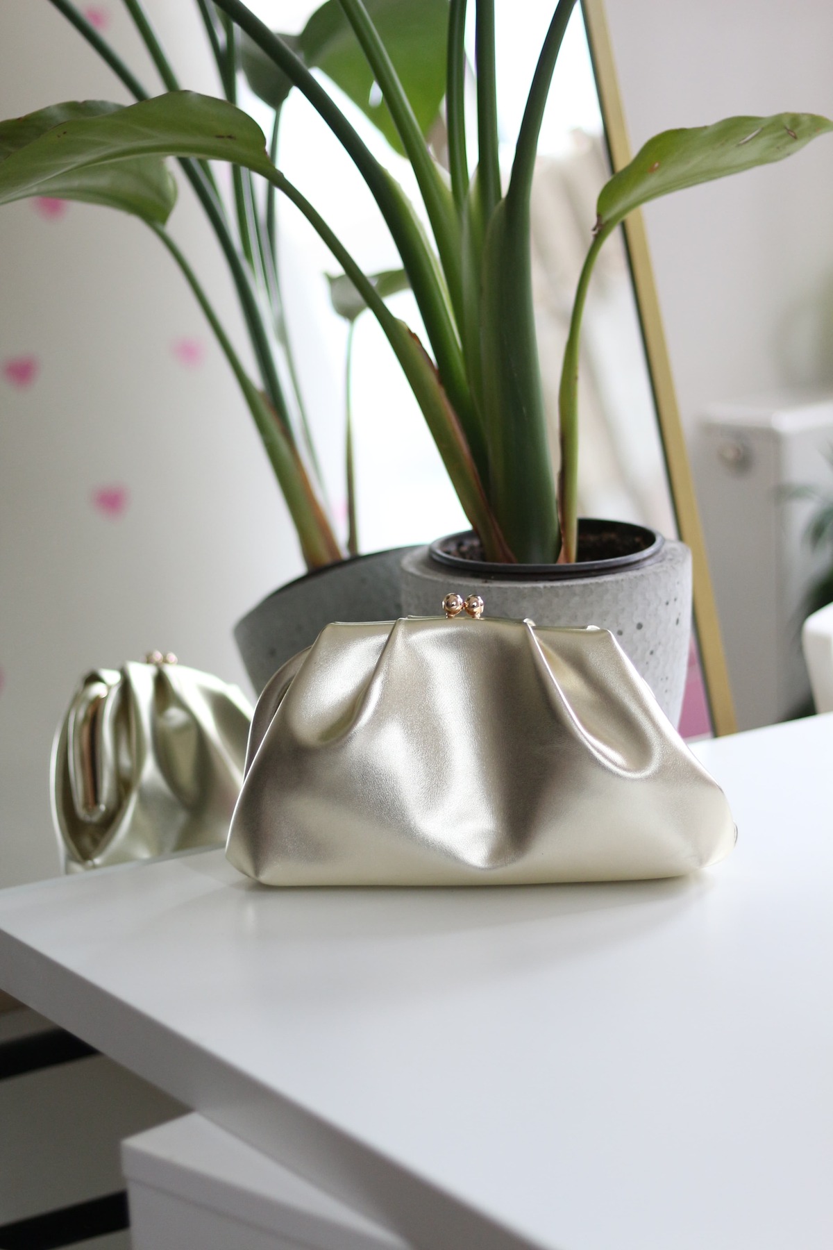 Women's Gold Scholarship Pleated Chain Shoulder Bag